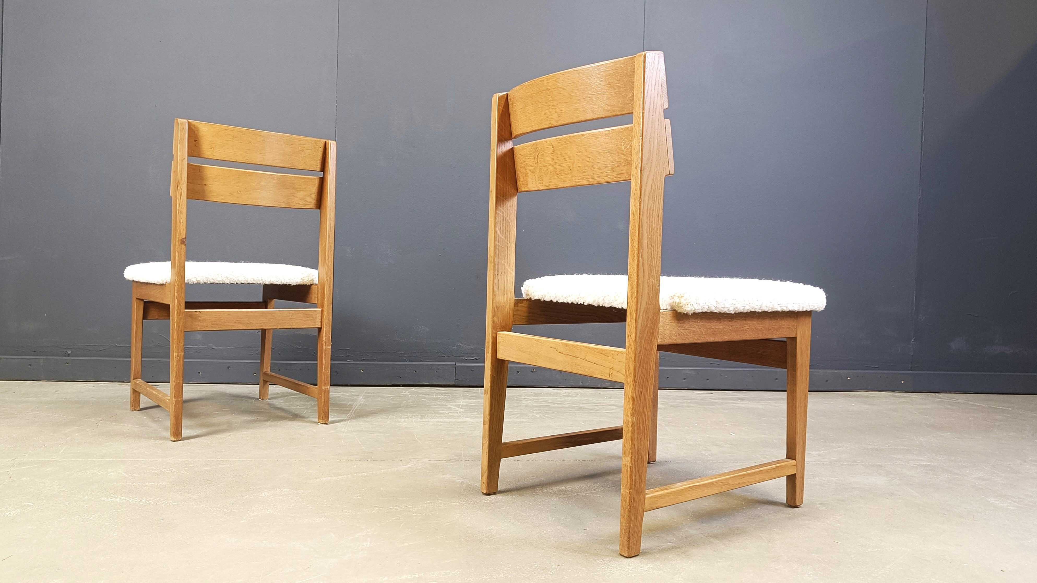 Set of 6 brutalist oak and bouclé fabric dining chairs, 1970s