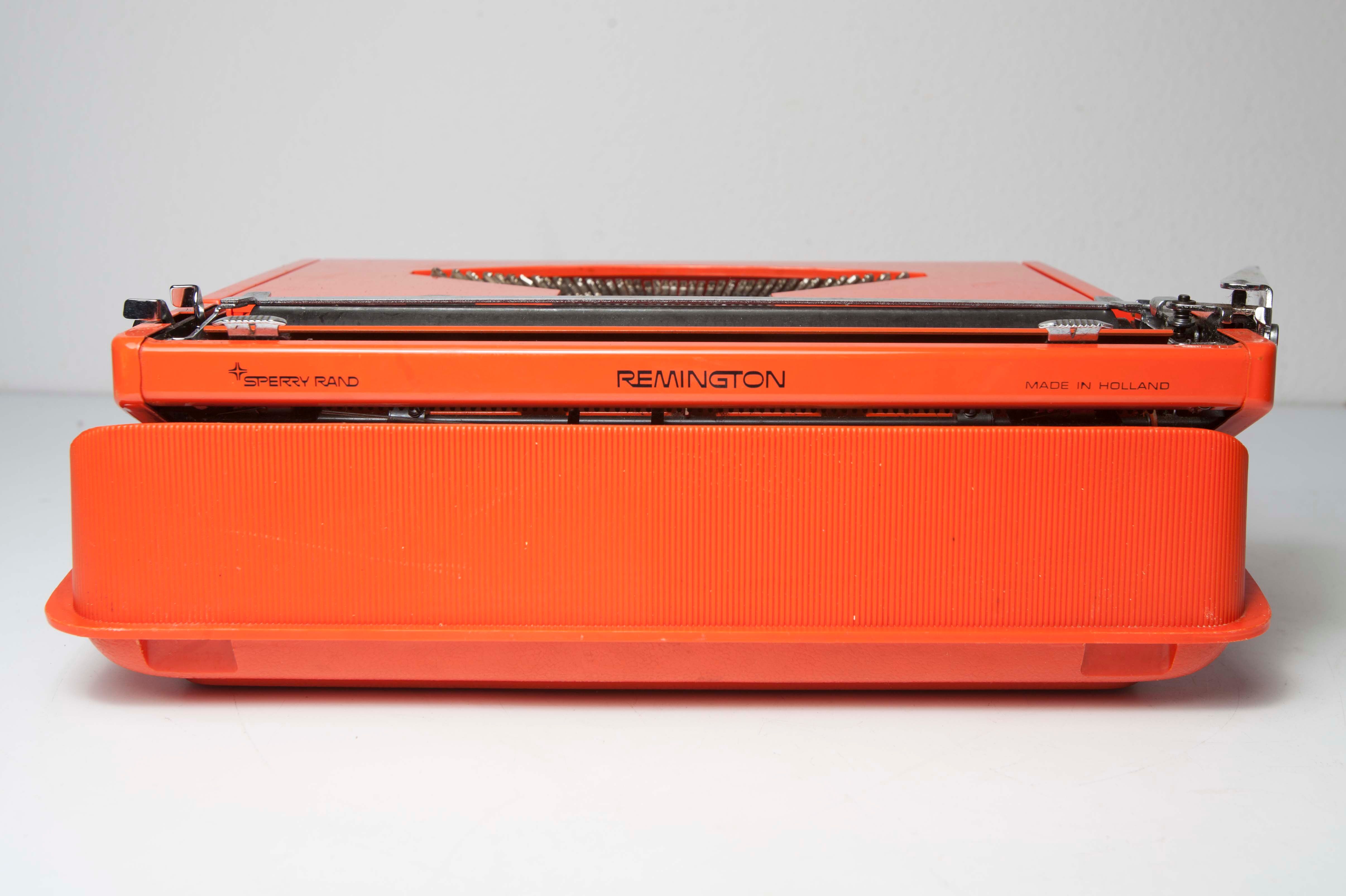 Remington Riviera Sperry orange band typewriter