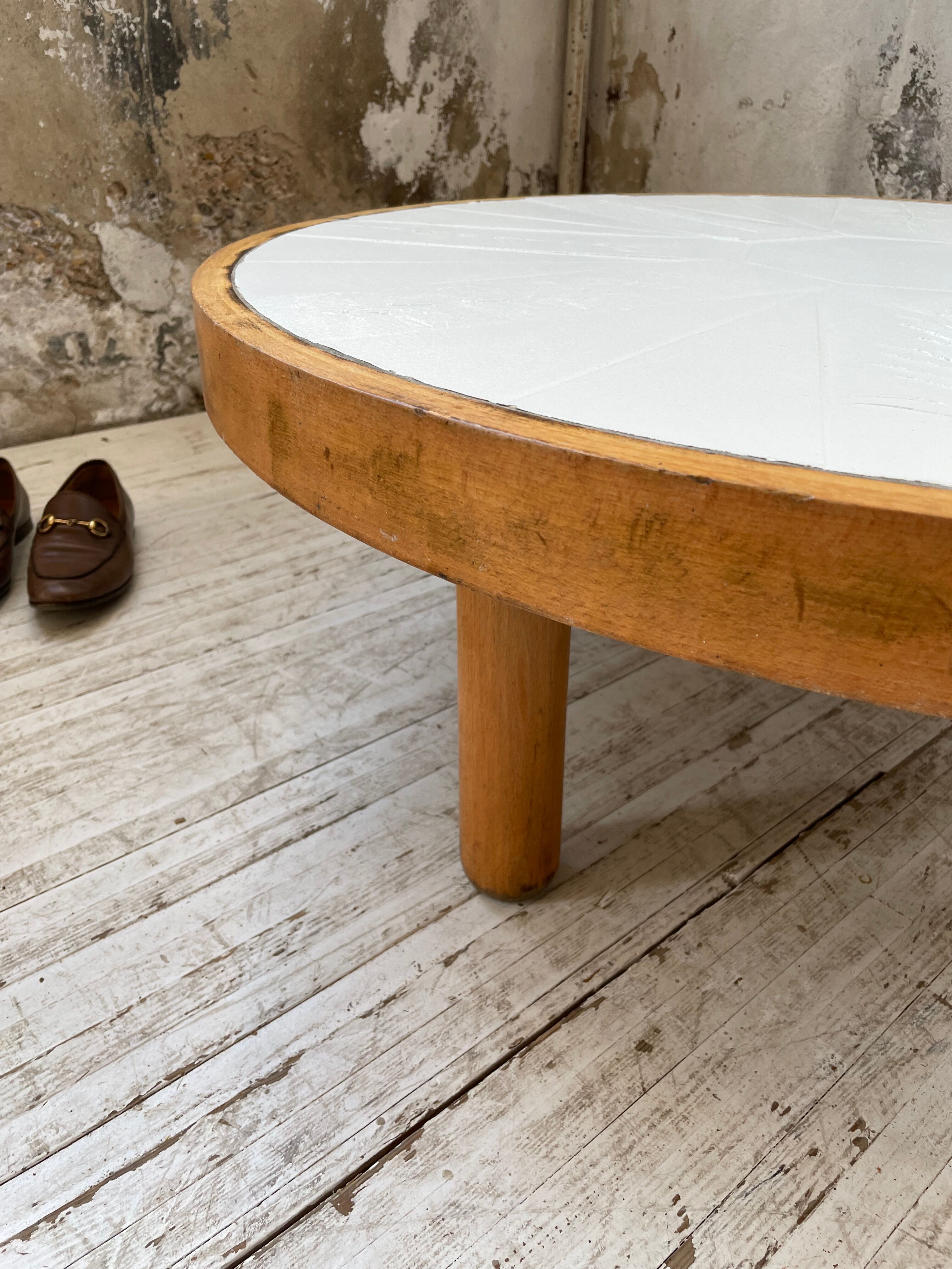 Round coffee table white ceramic and wood