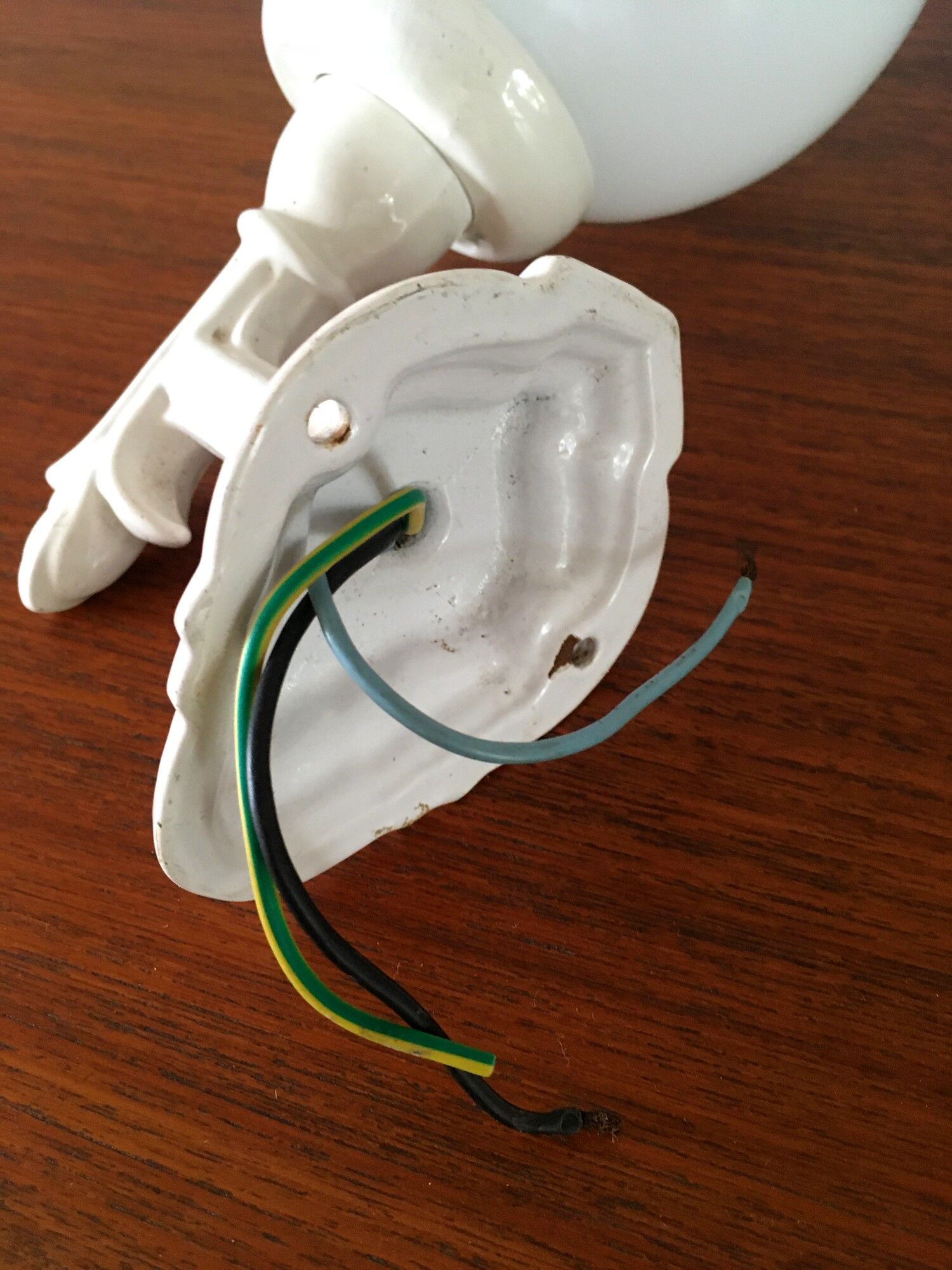 Metal and glass wall lamp