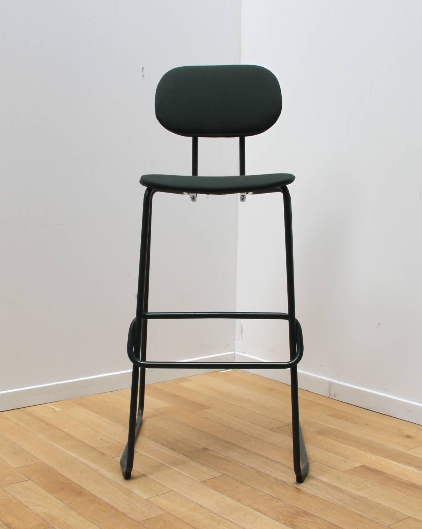 New School bar stool, MDD