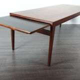 Extendable coffee table