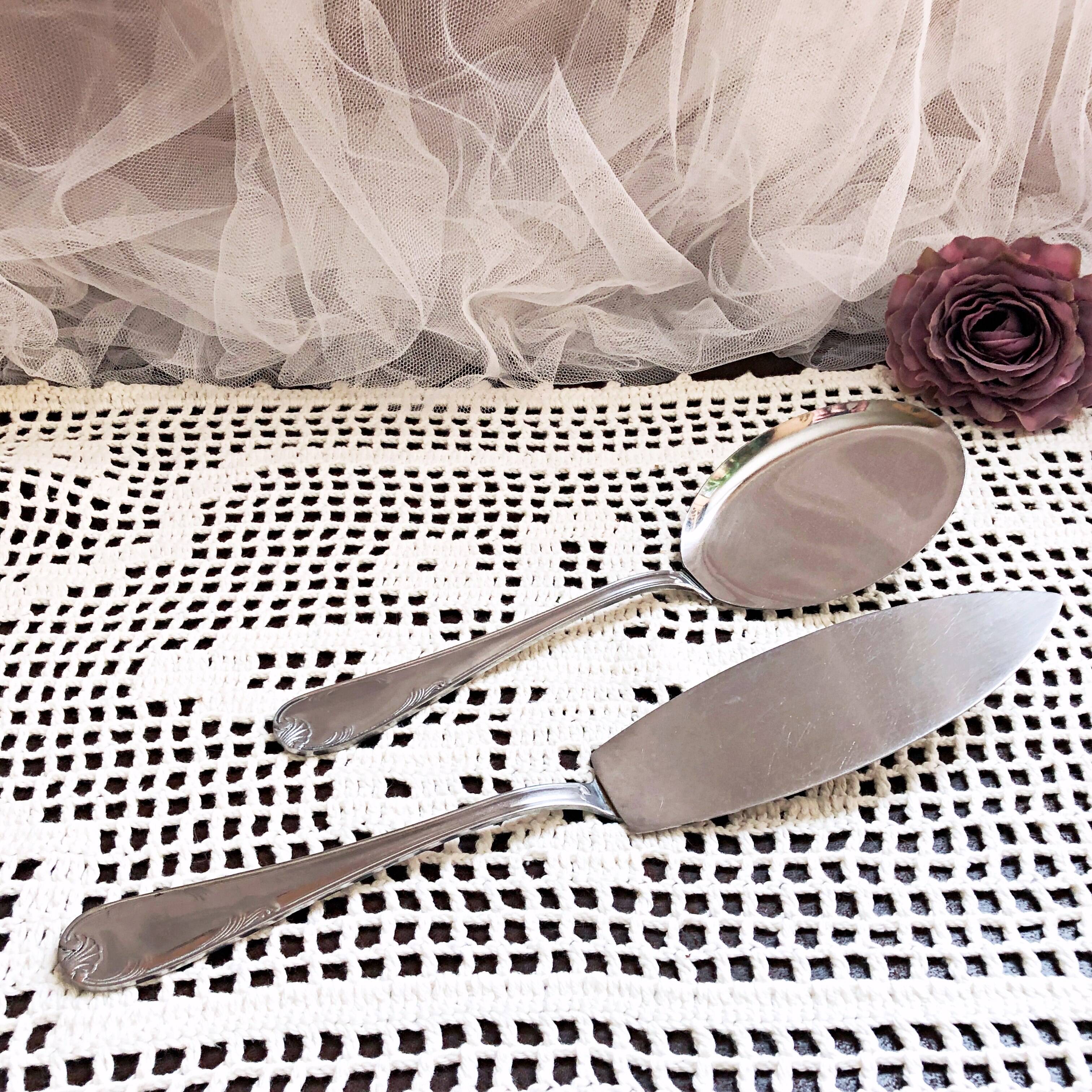 Set of two cutting shovels for cakes, tarts and sweets