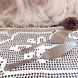 Set of two cutting shovels for cakes, tarts and sweets
