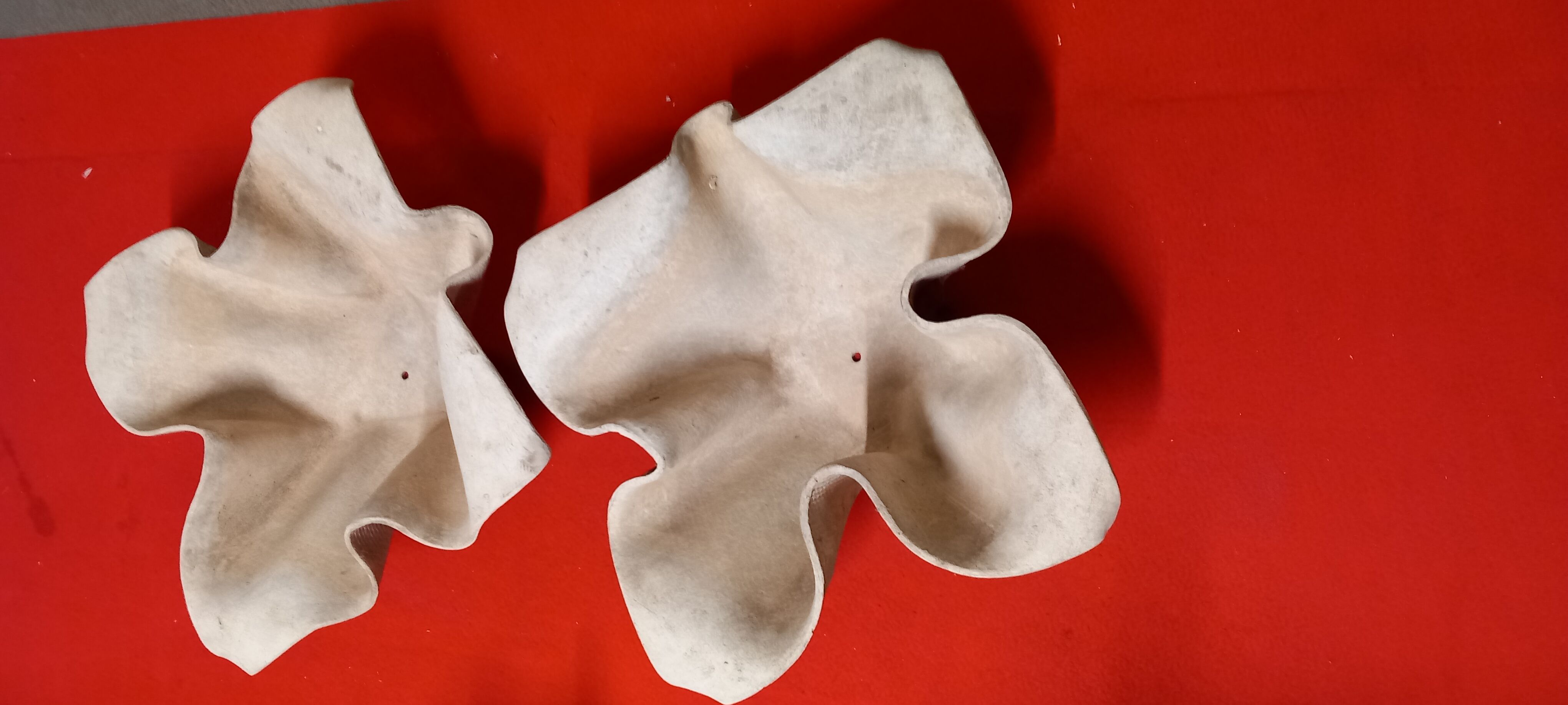 Pair of planters model handkerchief Willy Guhl, Eternit edition