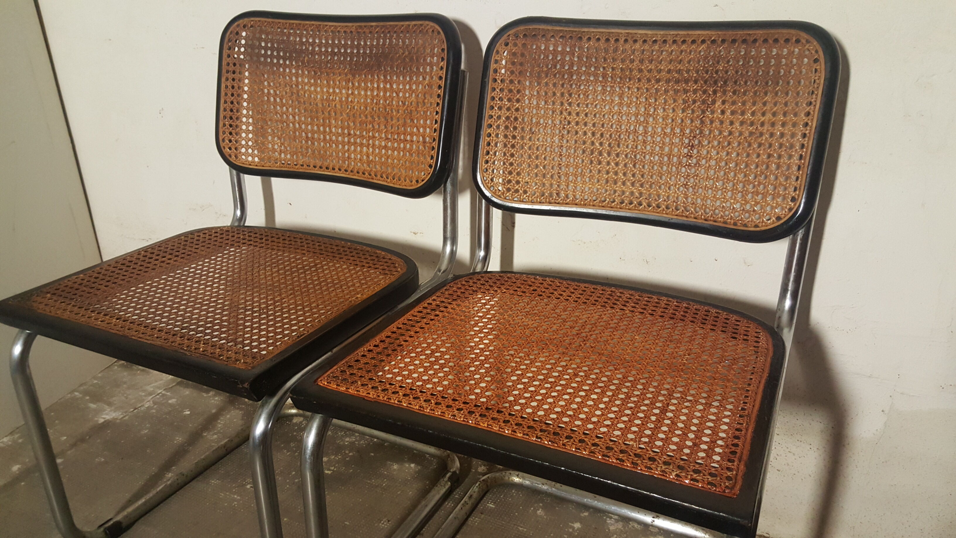 Paire de chaises B32