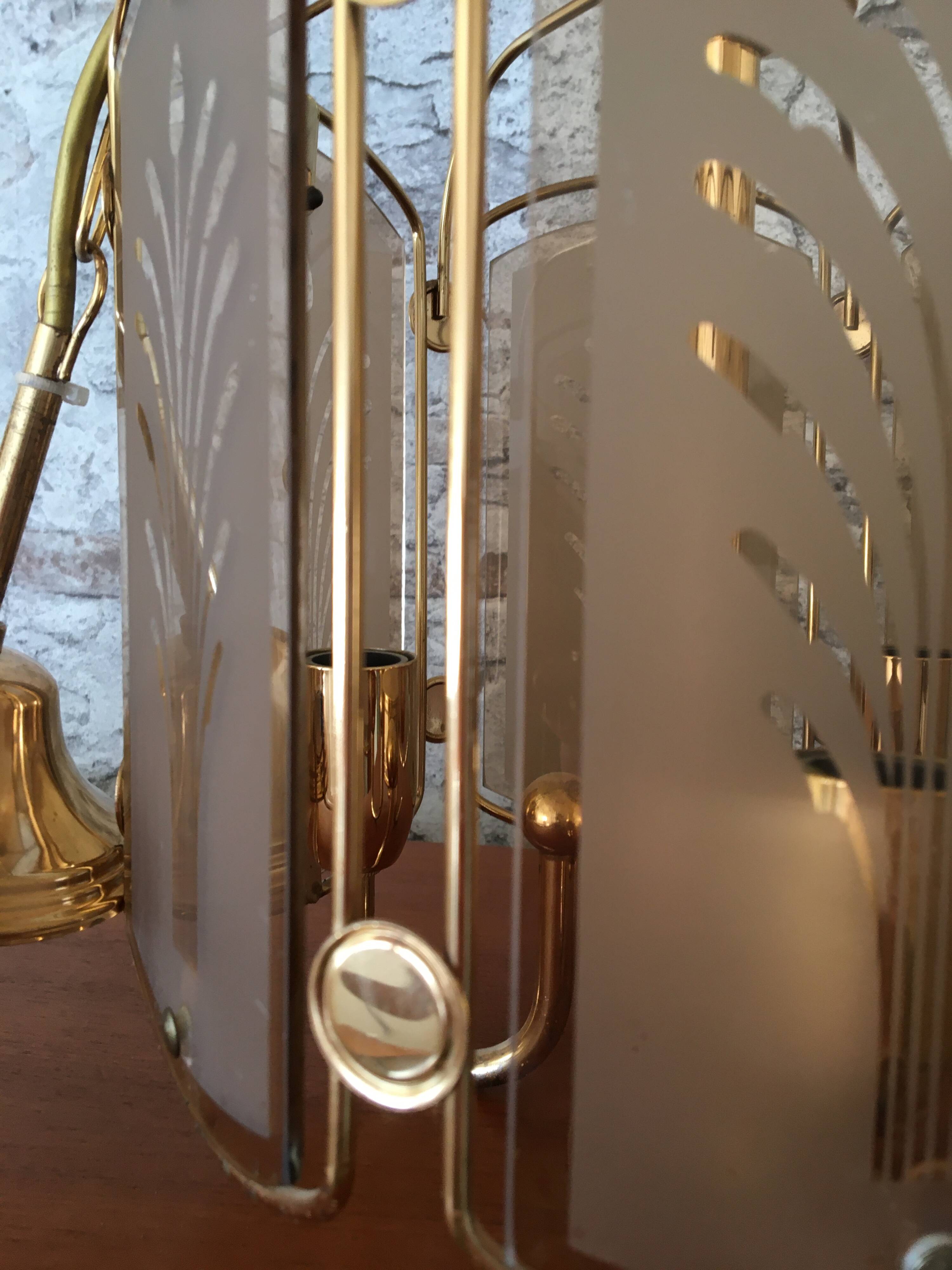 Art Deco pendant light in brass and chiseled polished glass