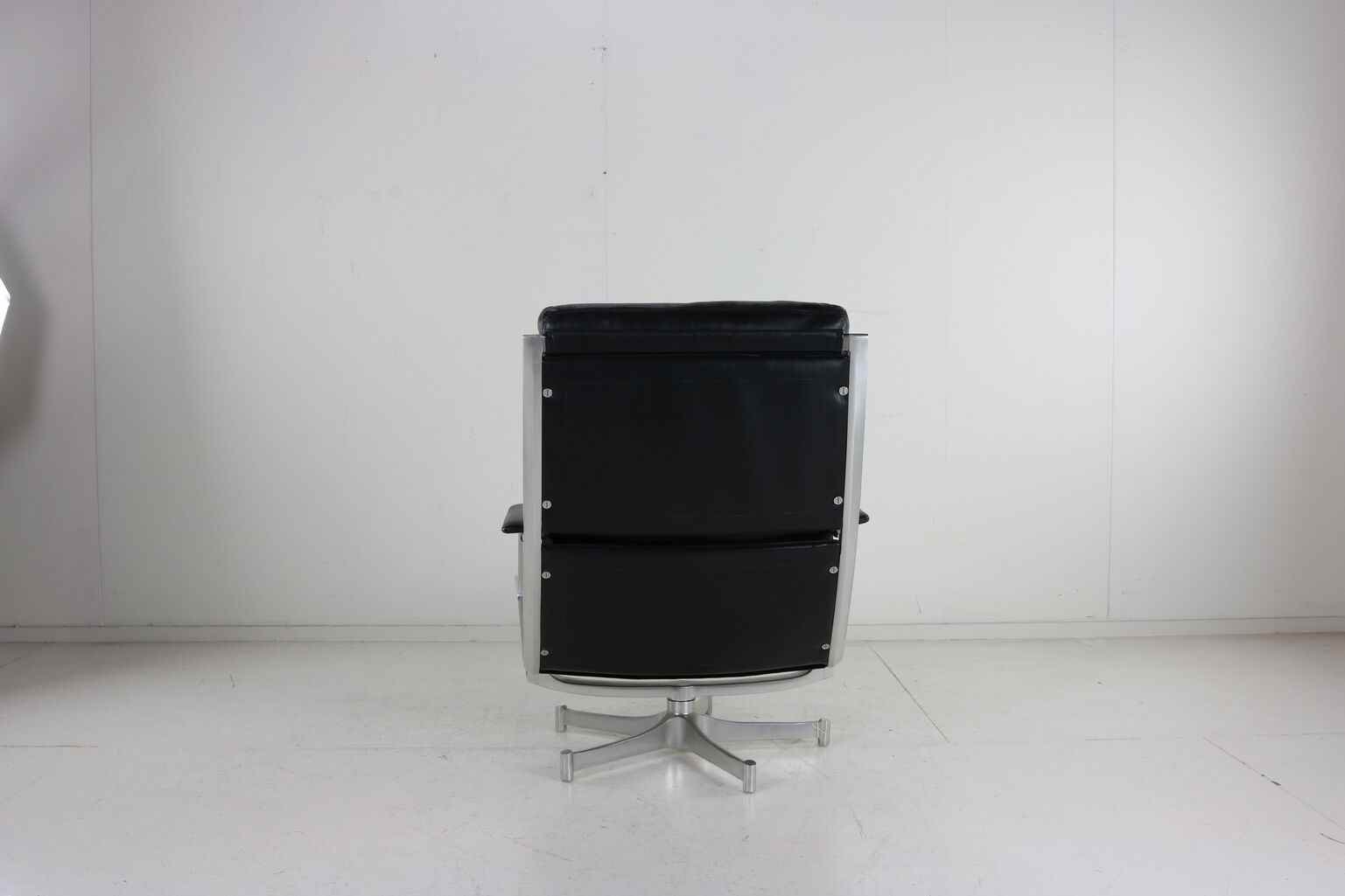 Fabricius and Kastholm black leather lounge chair FK 85 for Kill International