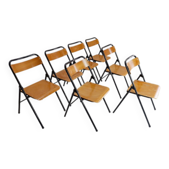 7 chaises pliantes en bois et métal noir, 1960