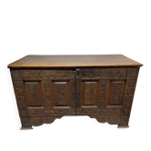 Jesuit-style chest dated 1790. Chiselled, in oak. H 71, W 123, D 60.