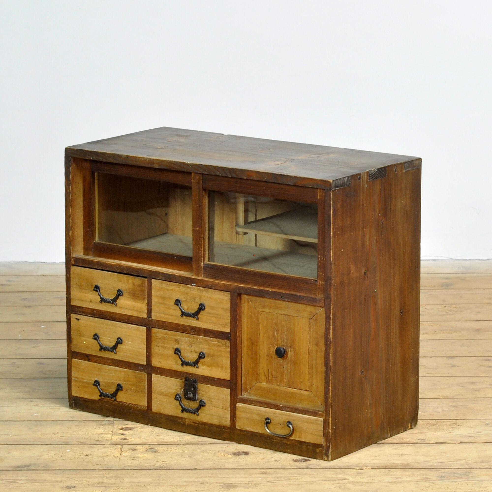 Cabinet japonais, vers 1930