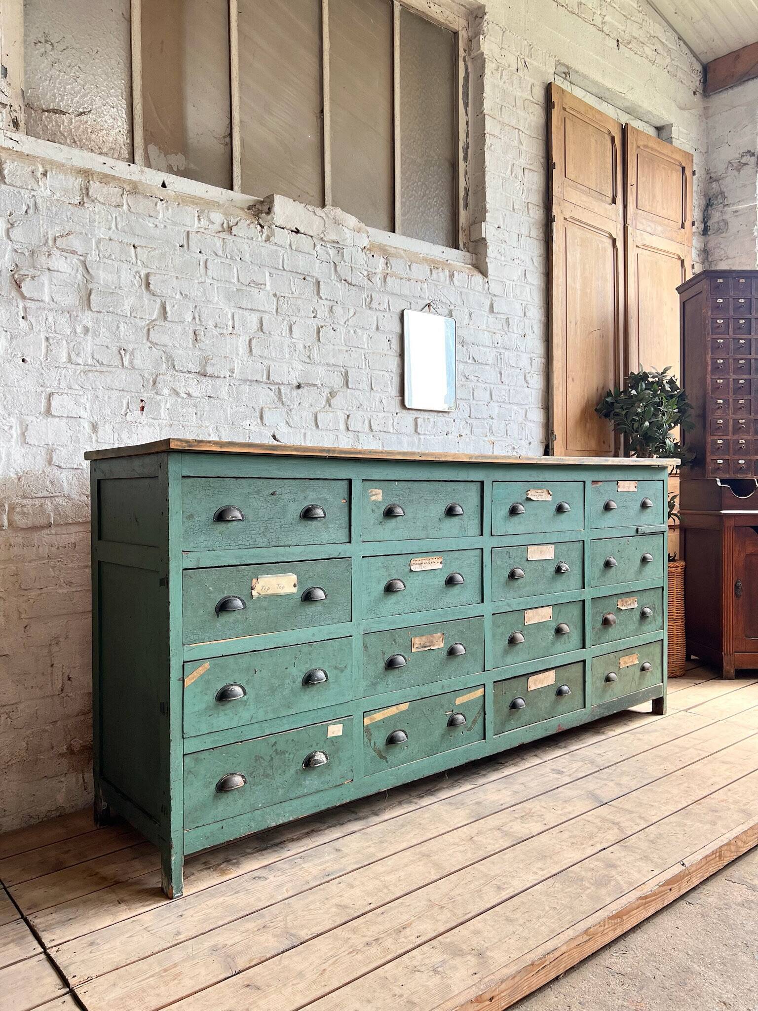Old workshop drawer unit with original patina.