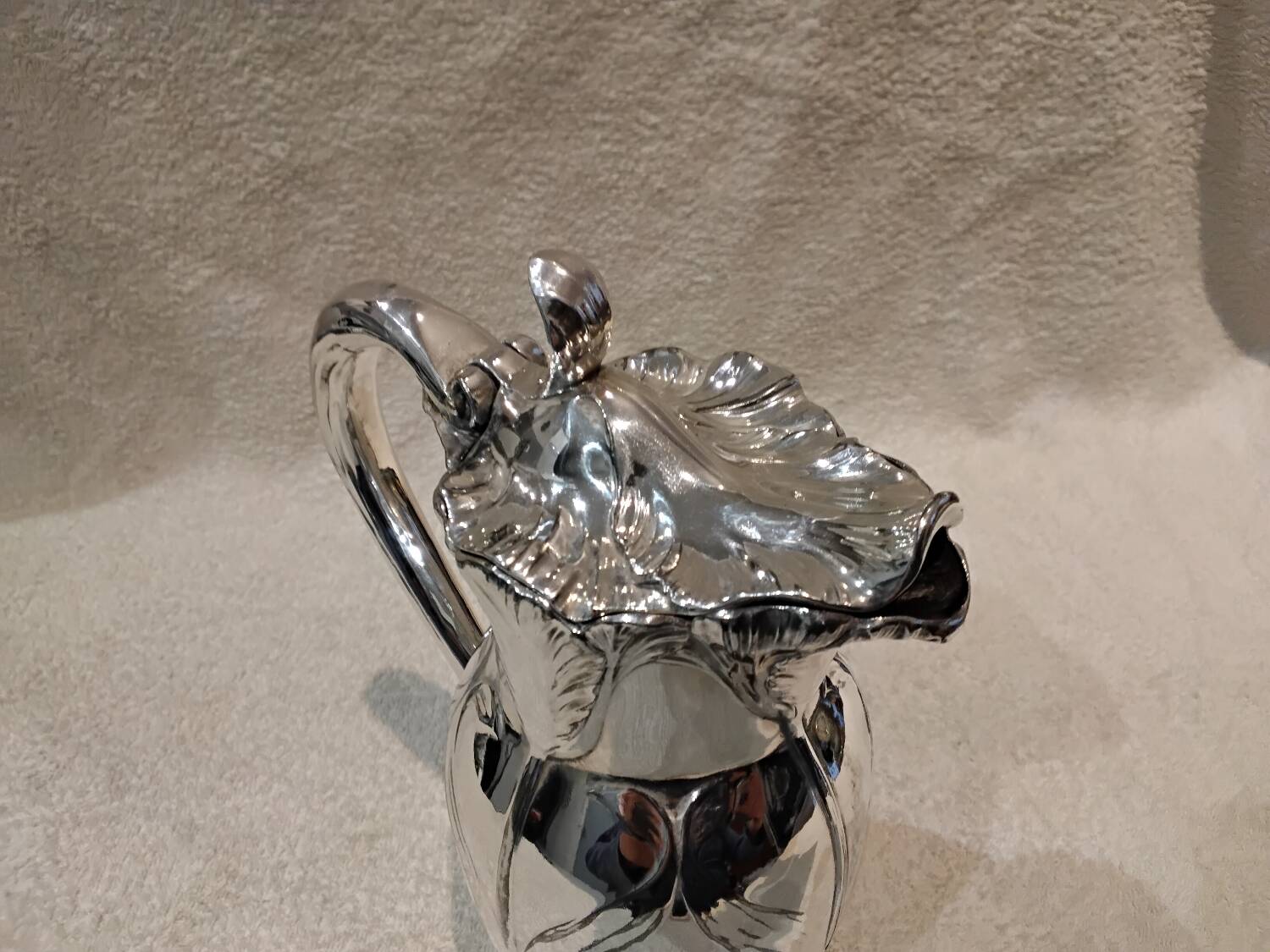 Silver metal jug in Art Nouveau style by the silversmith Gallia, height 26.2 cm.