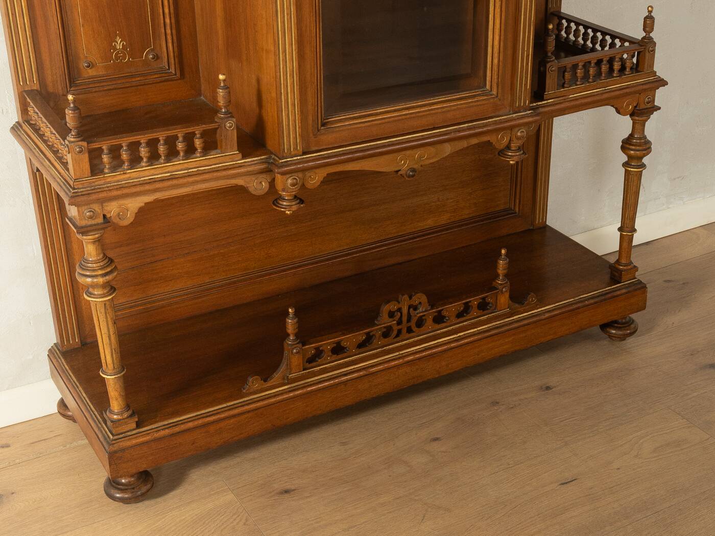 Cabinet haut antique de style Gründerzeit, vers 1900