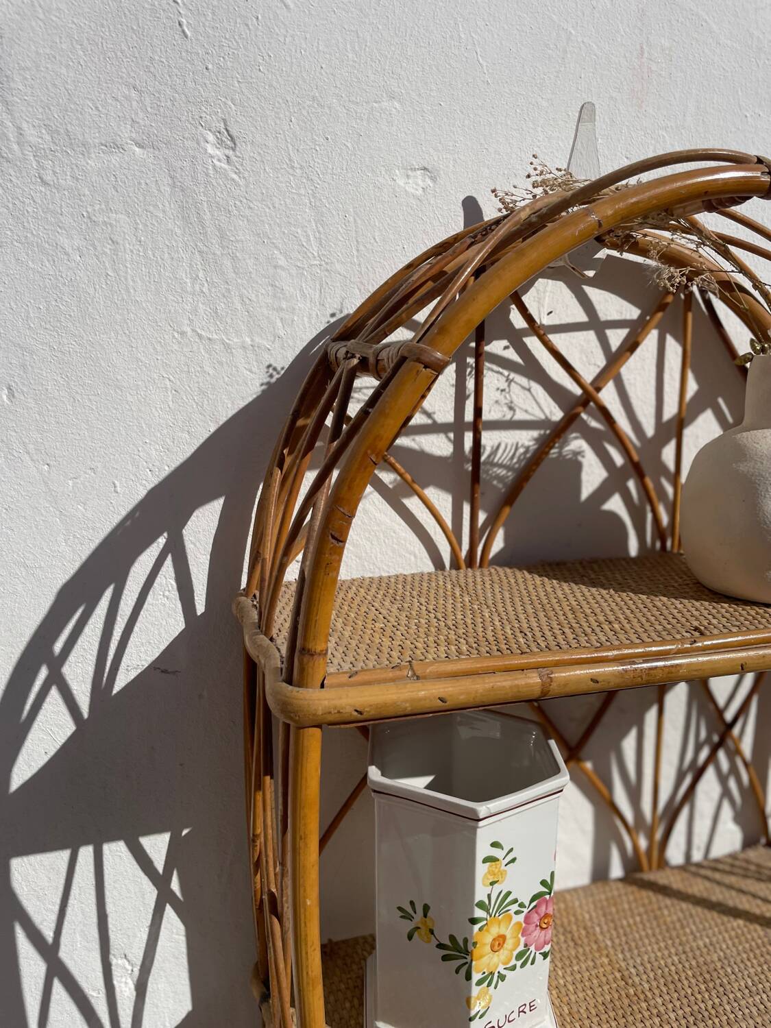 Vintage wall shelf in rattan and caning — 70s bohemian spirit