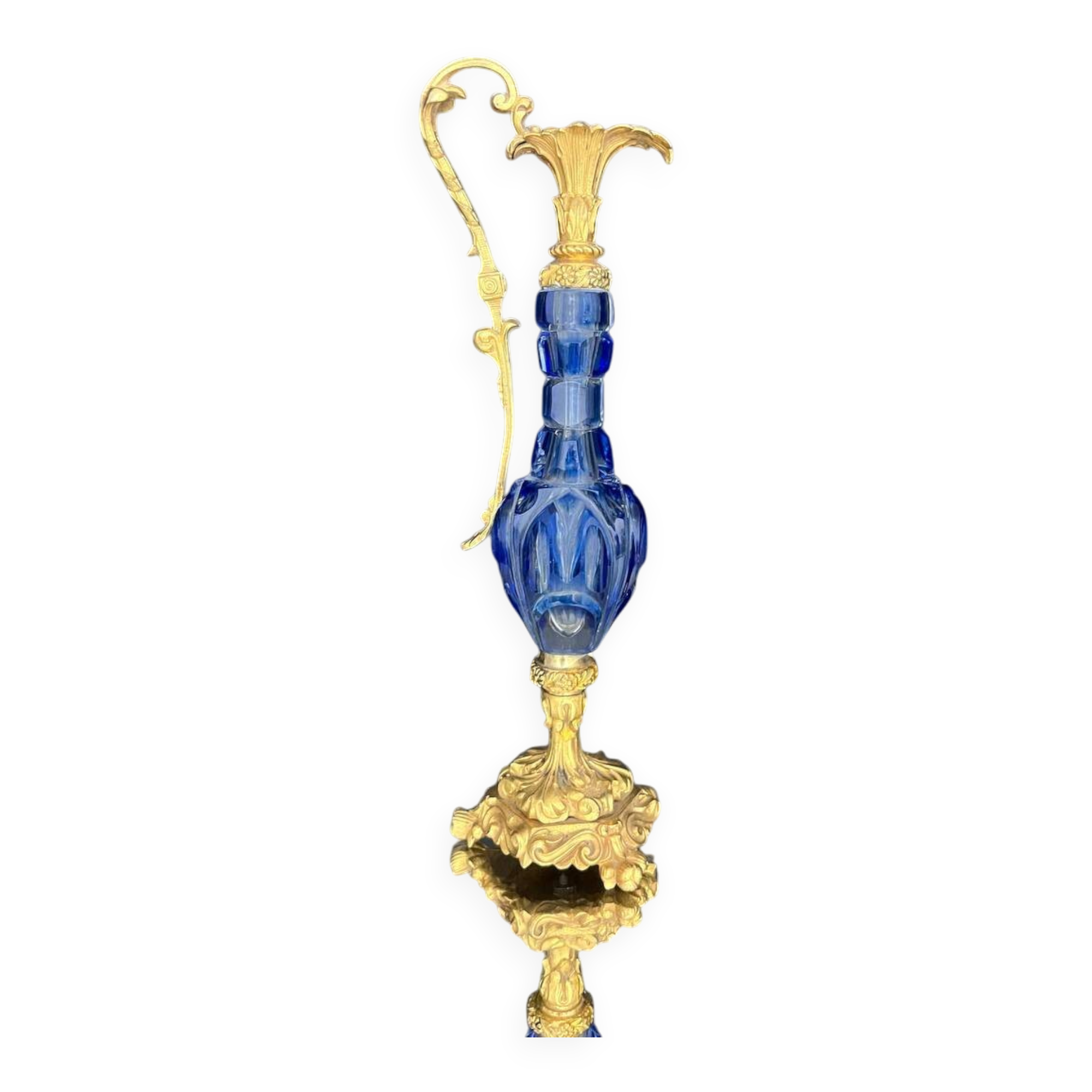 Cut blue crystal jug and gilded bronze, attributed to Baccarat.
