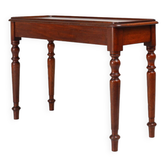 Elegant Mid 19th century English side table in full wood