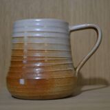 Tasse en grès torsadée