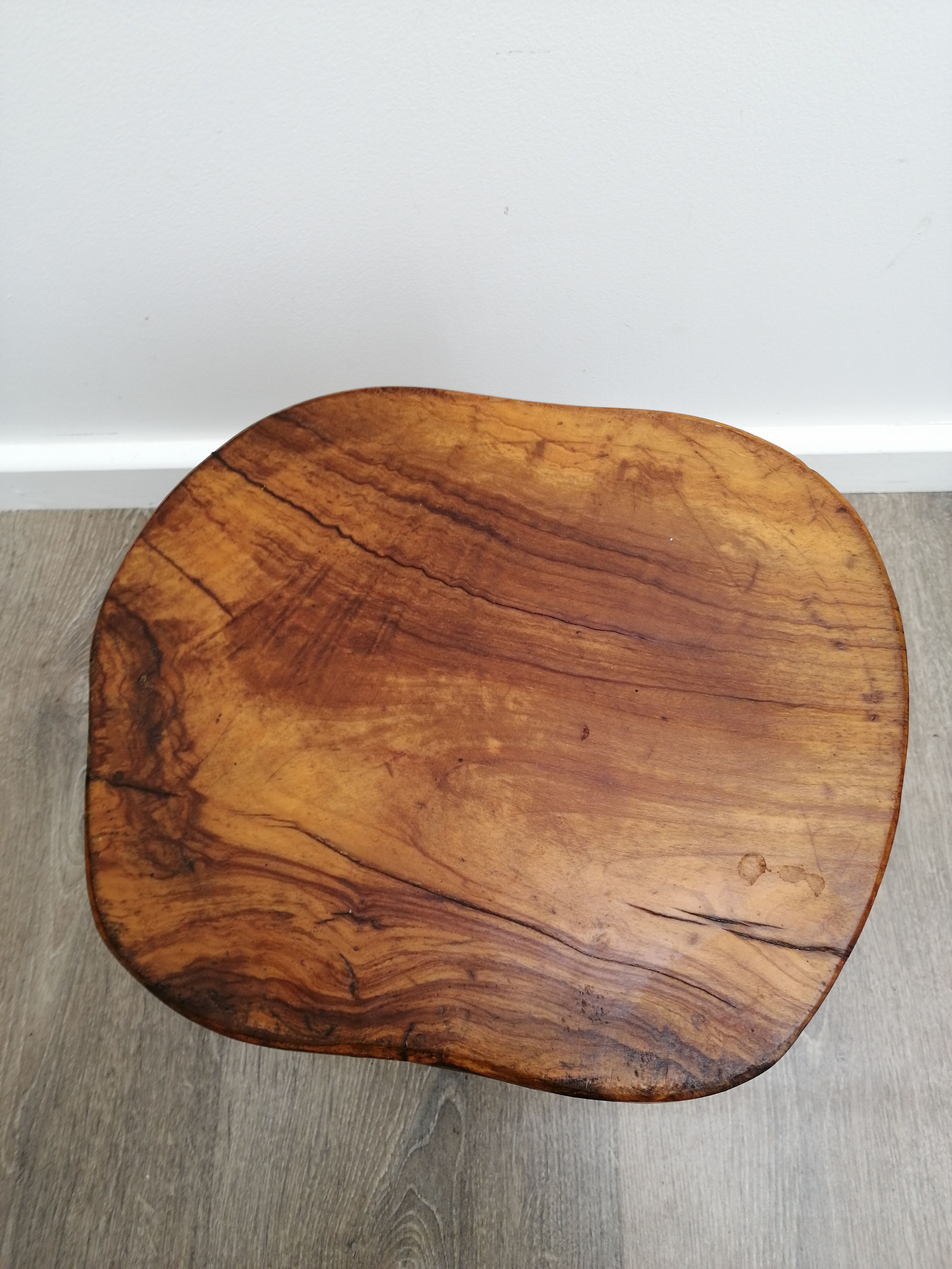 Tripod tab in olive wood