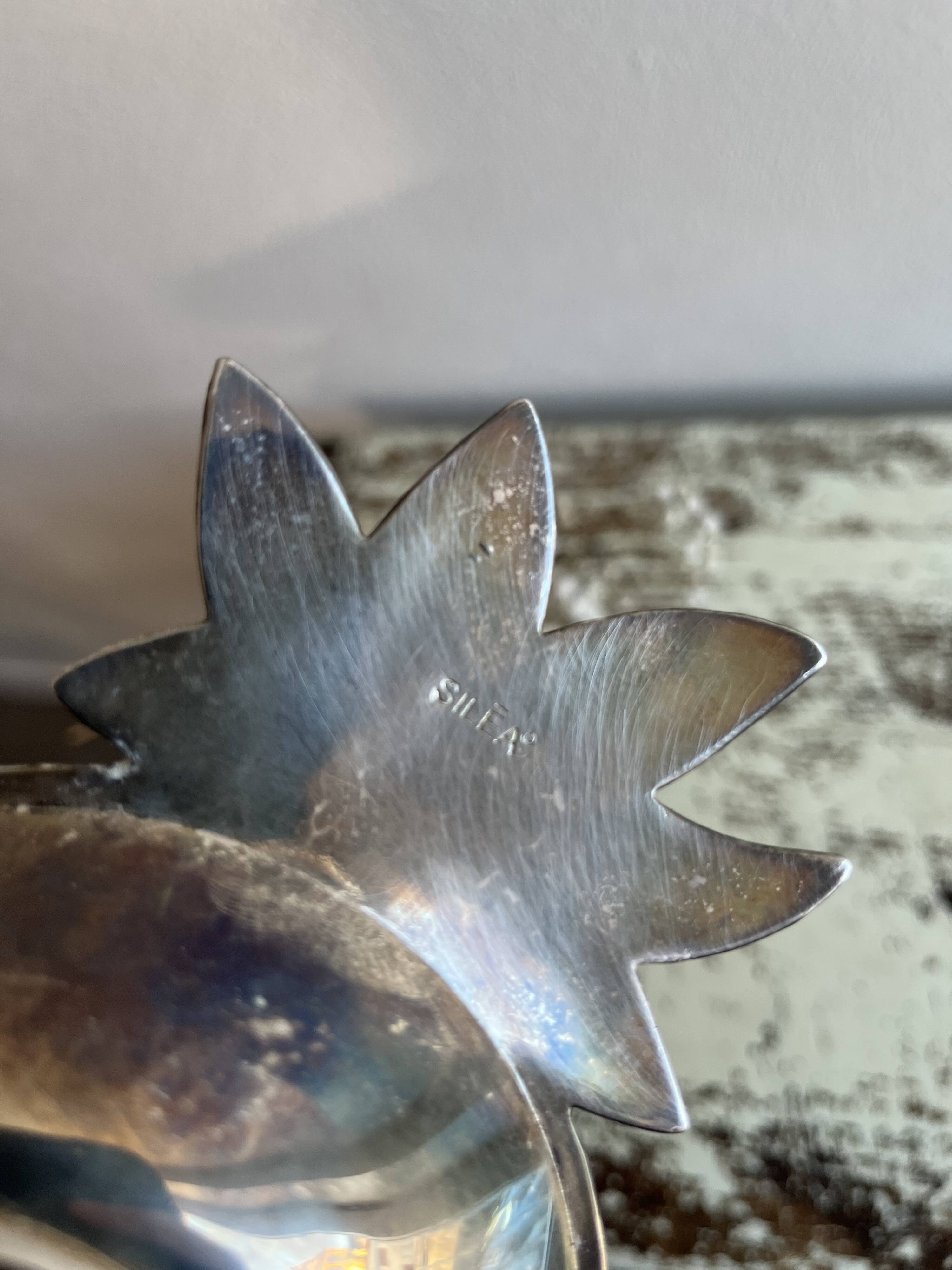 Silver-plated pineapple pocket emptier