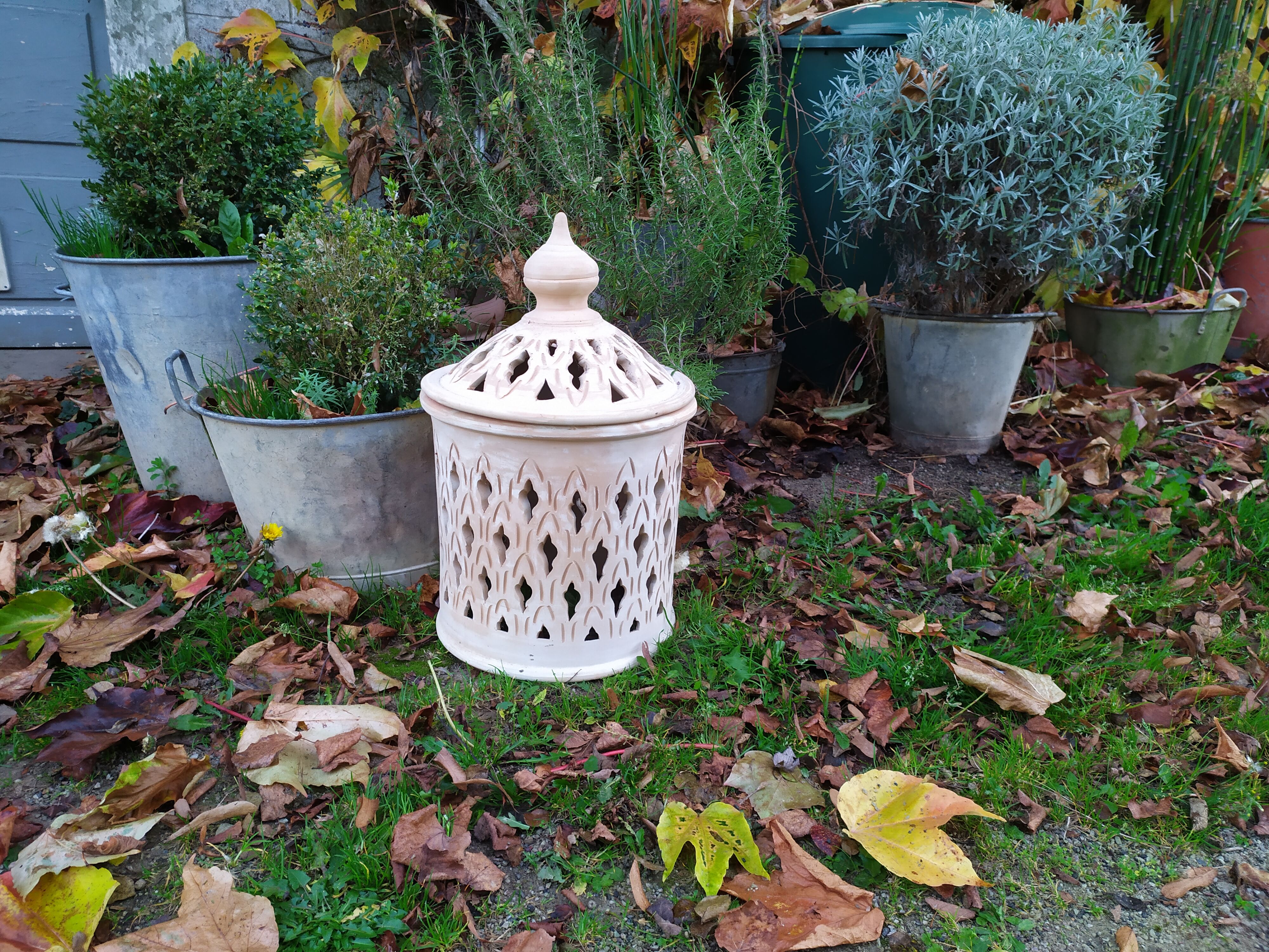 Poterie marocaine , lanterne , terre cuite