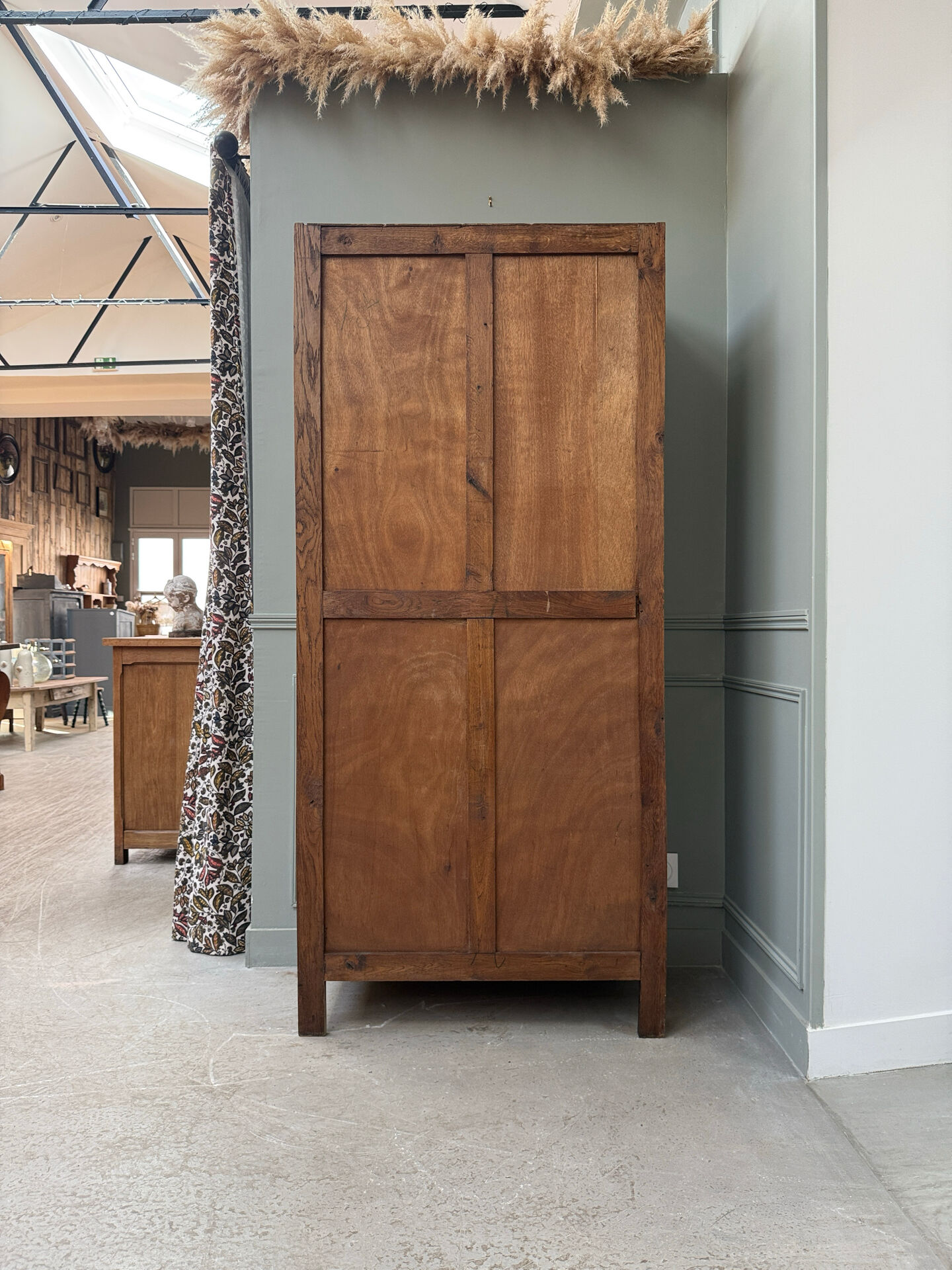 Parisian Art Deco display cabinet in oak (renovated)