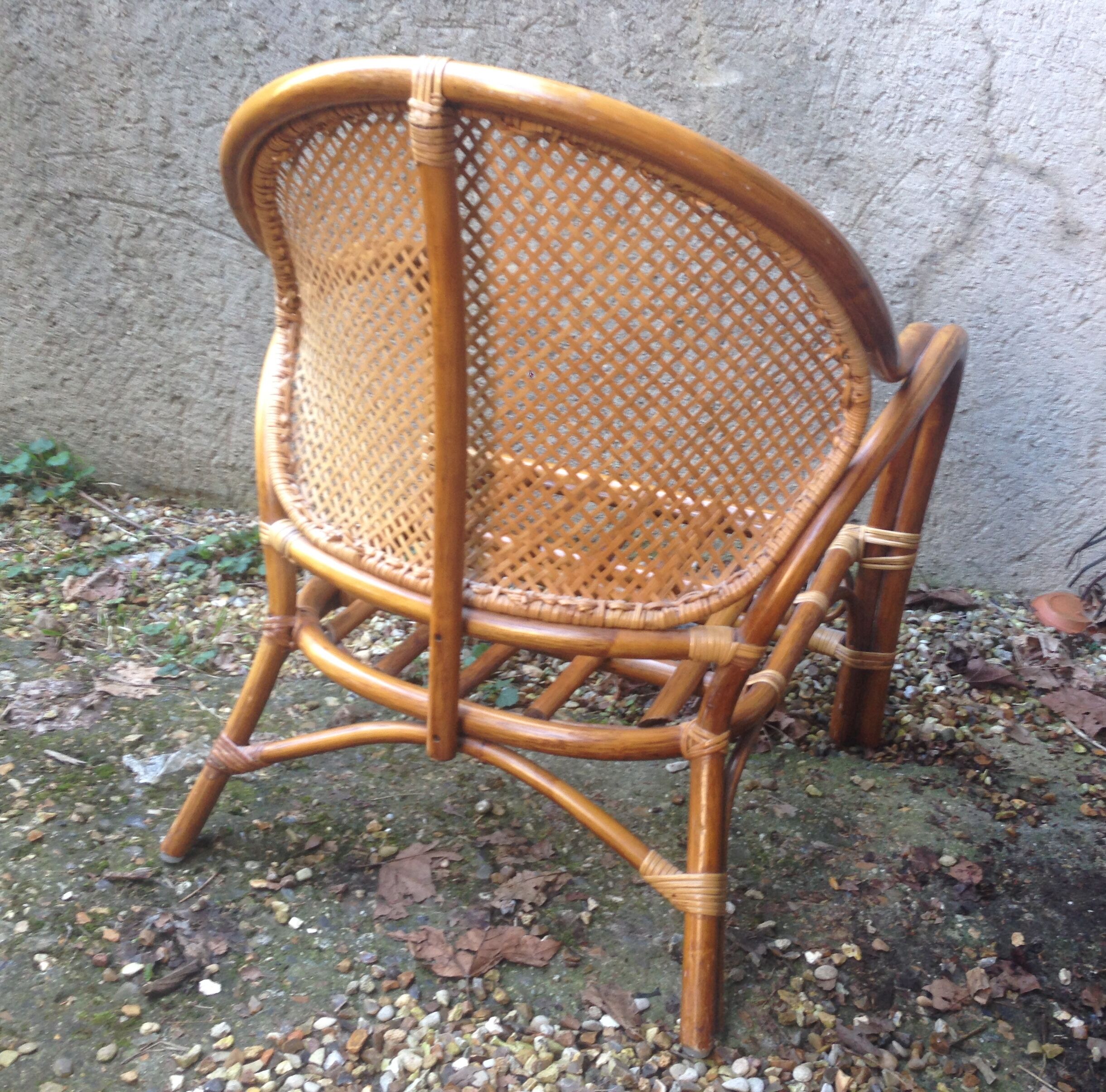 Fauteuil bas en rotin et bambou dossier canné vintage