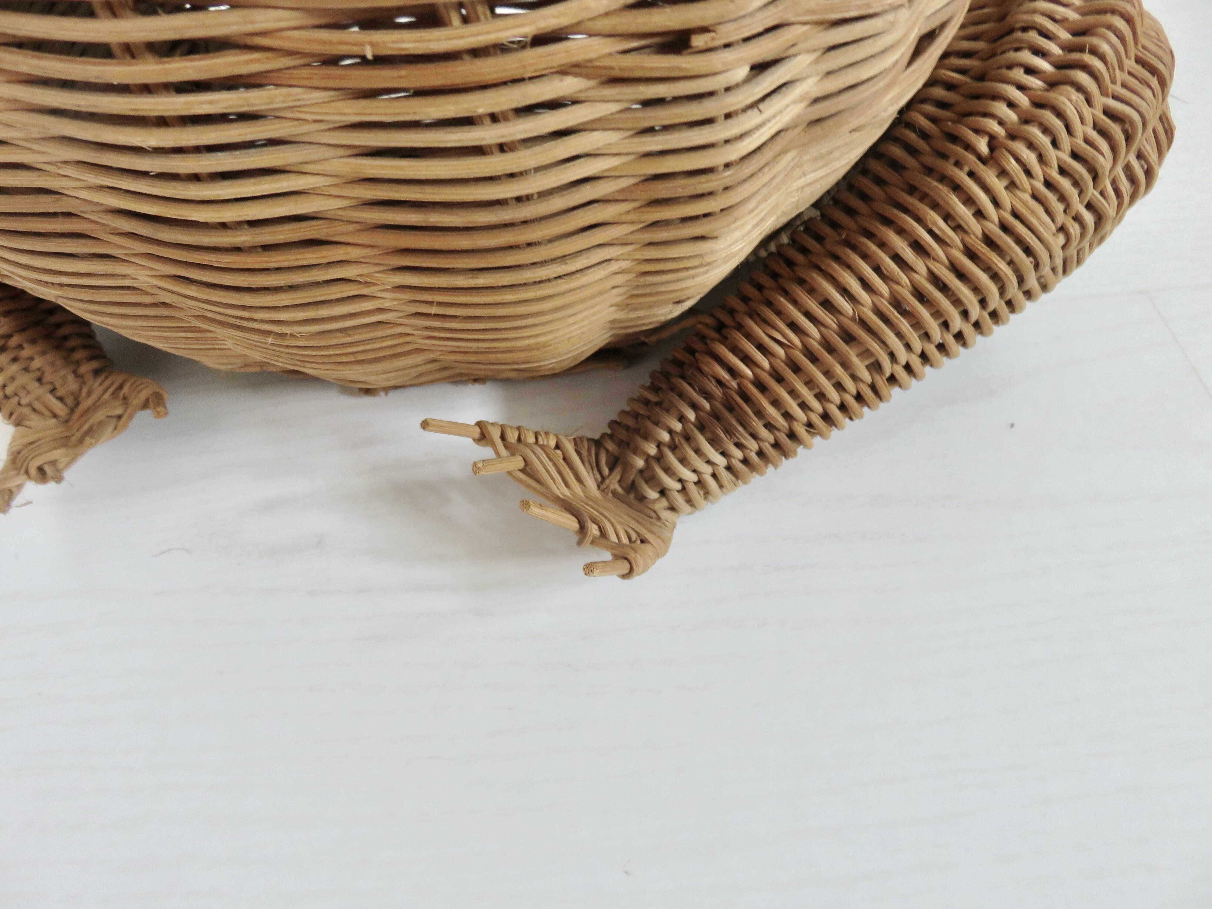 Magazine rack, design by Olivier Cajan, in wicker rattan, 1970s.