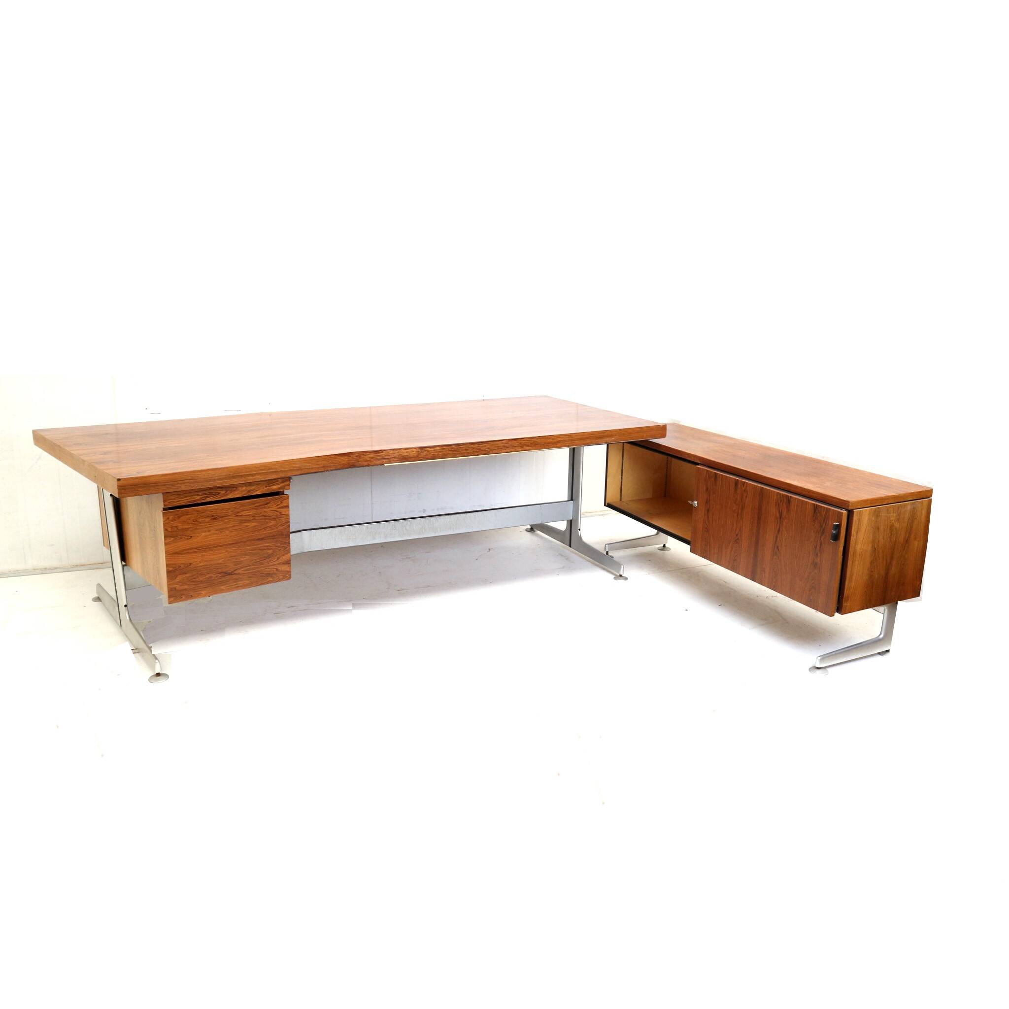 Large exclusive vintage rosewood corner desk by Voko made in the 1960s