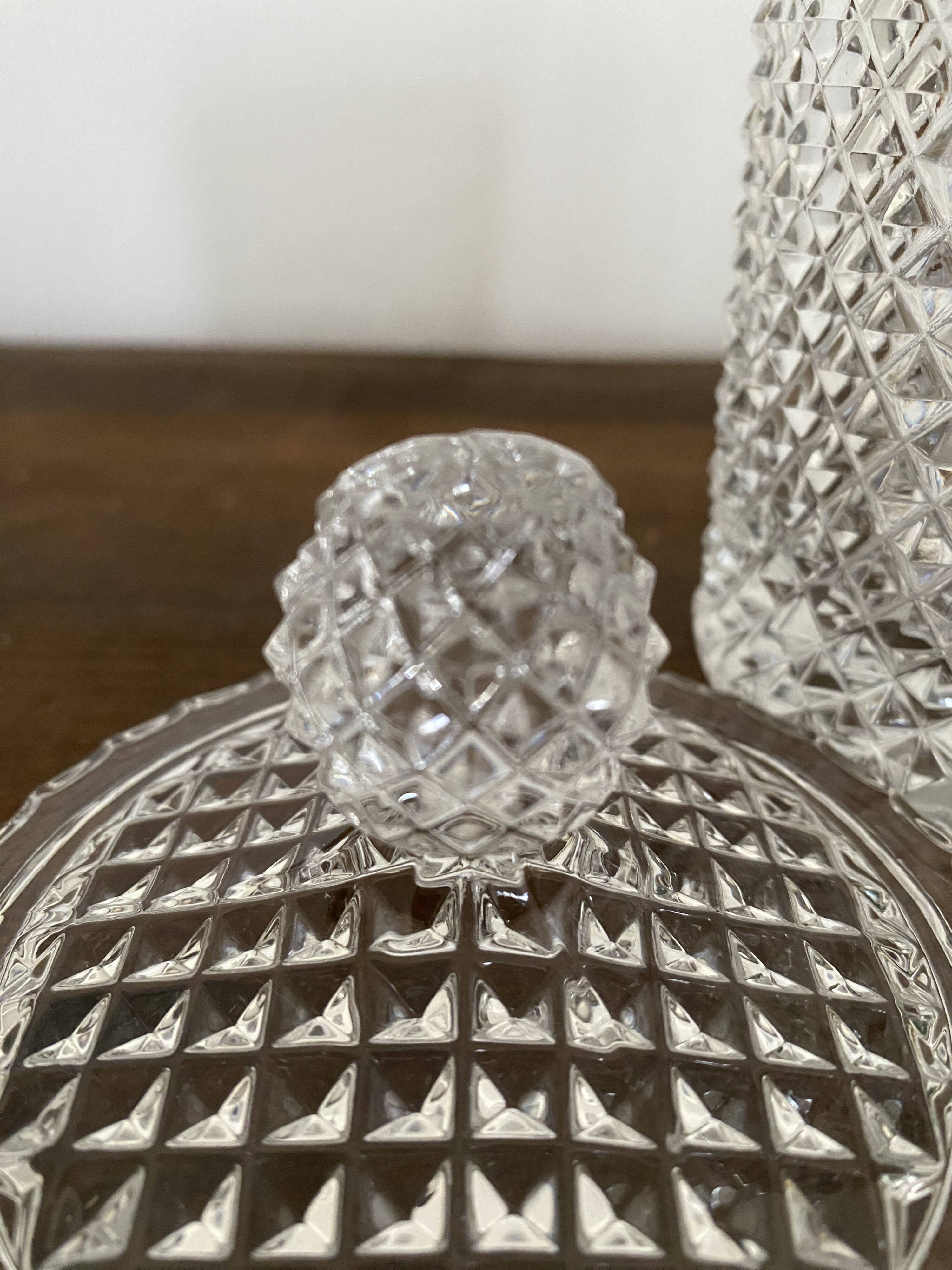 Bonbonniere, diamond-cut crystal pot with vintage lid