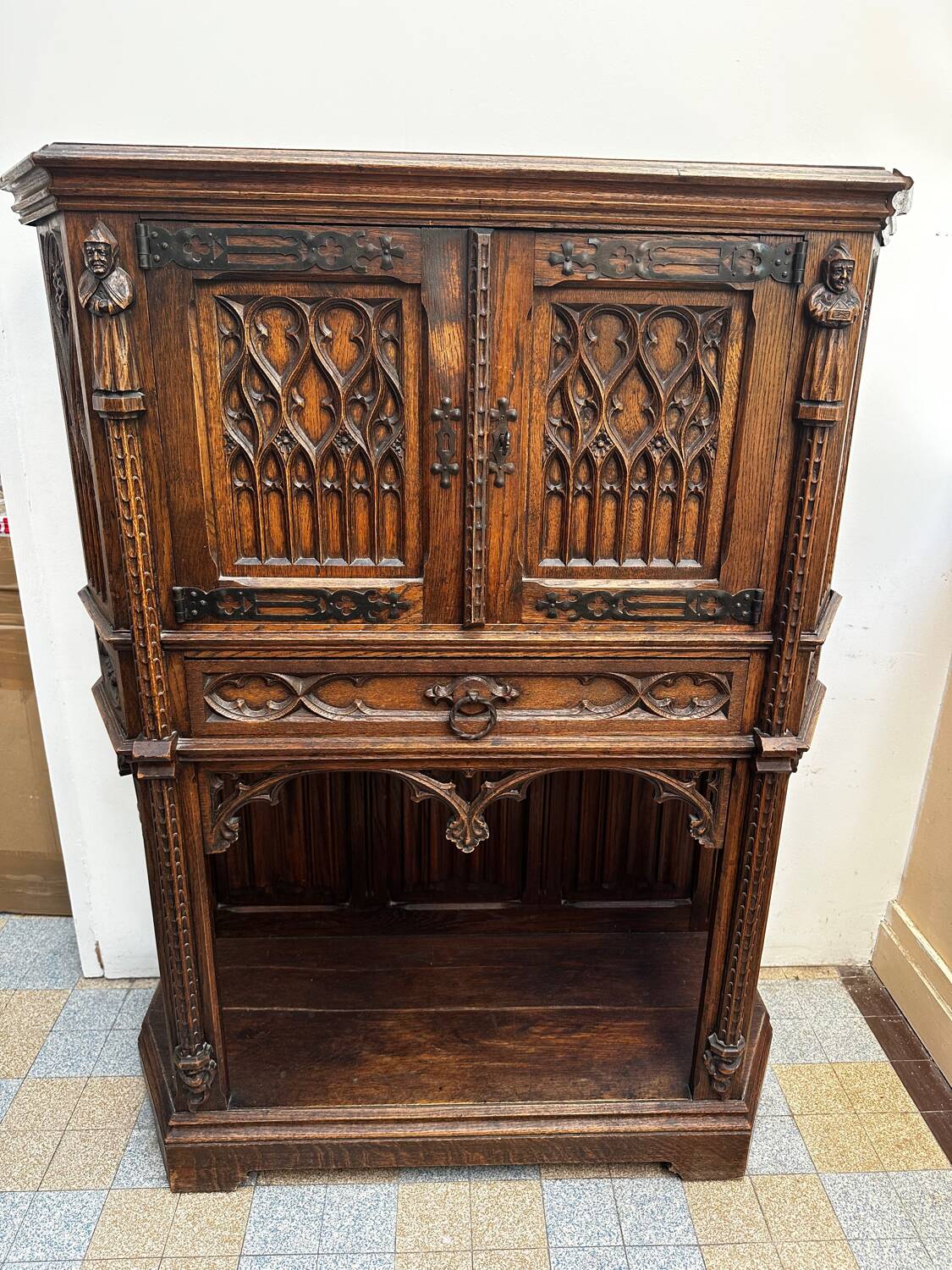 Gothic oak buffet cabinet - 19th century