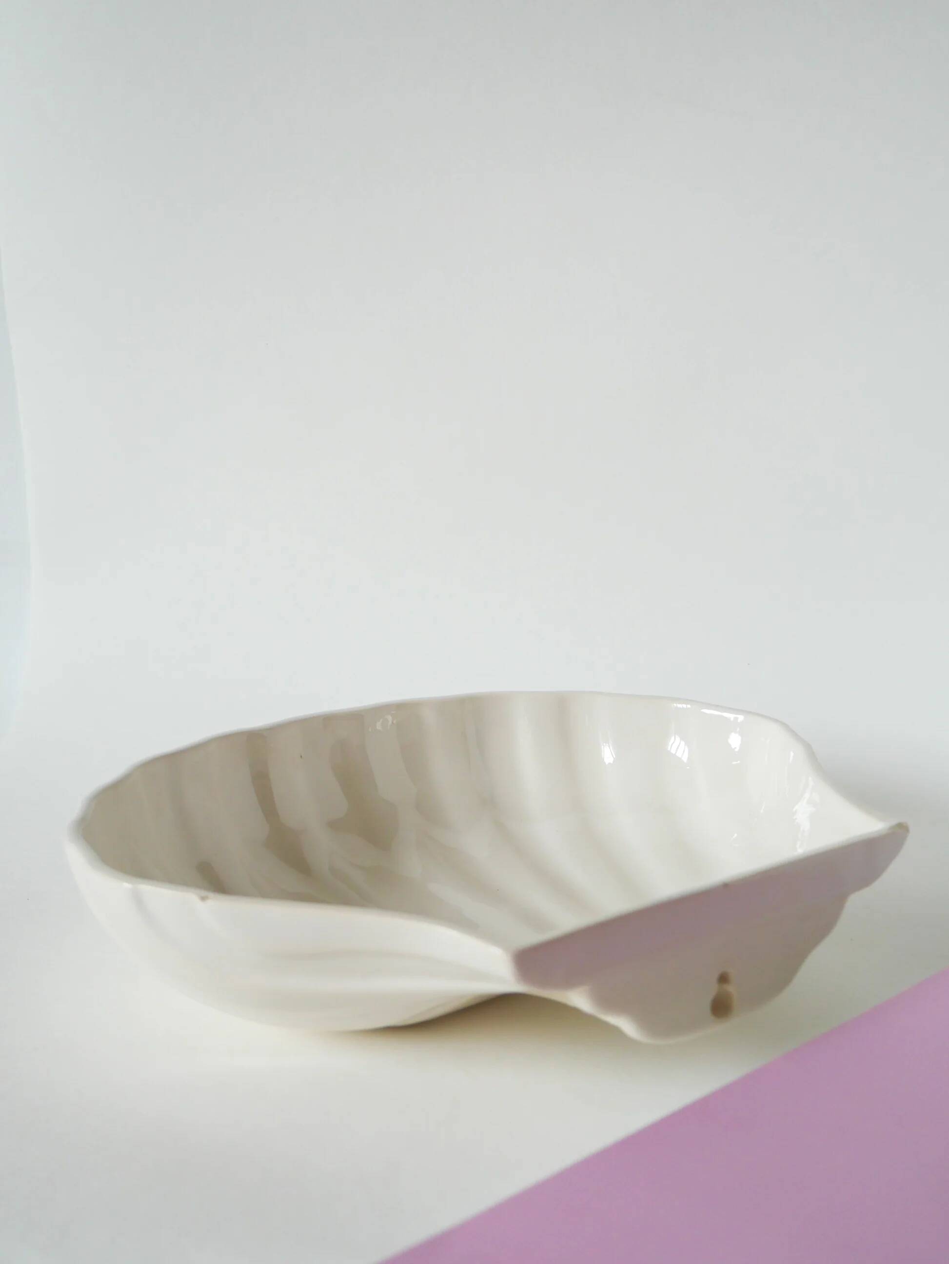 Large shell-shaped bowl to be placed or fixed, 1960.
