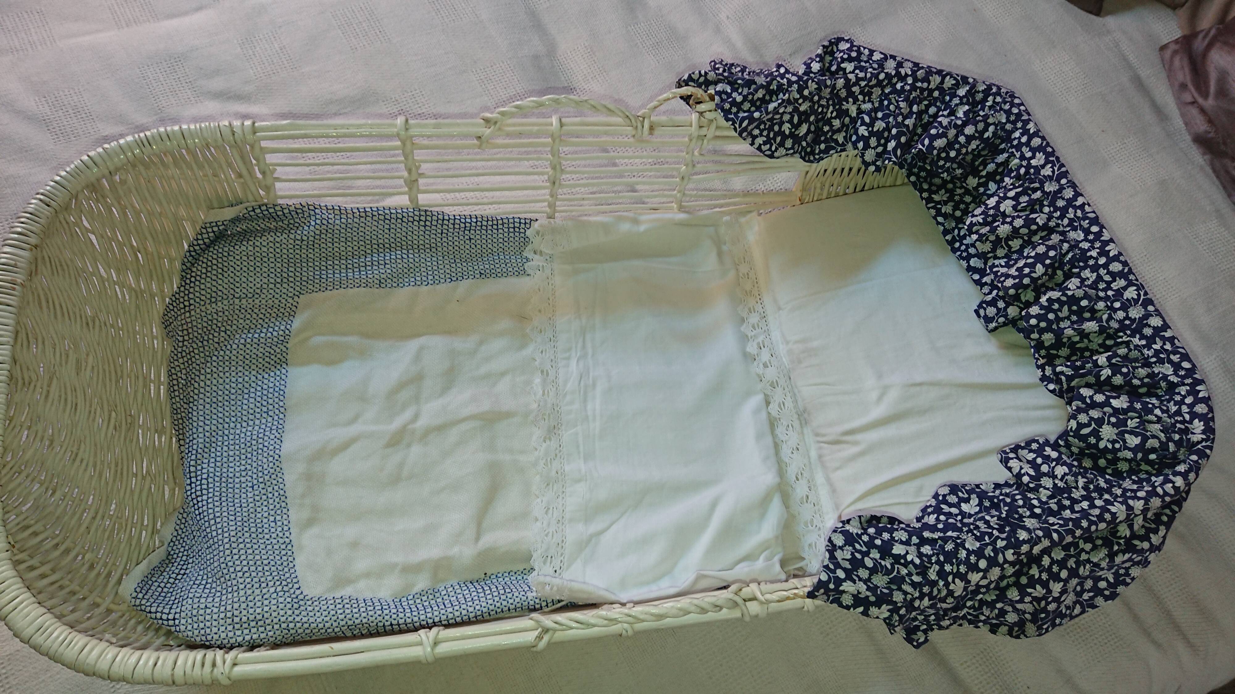 White rattan baby bed bassinet France 70's