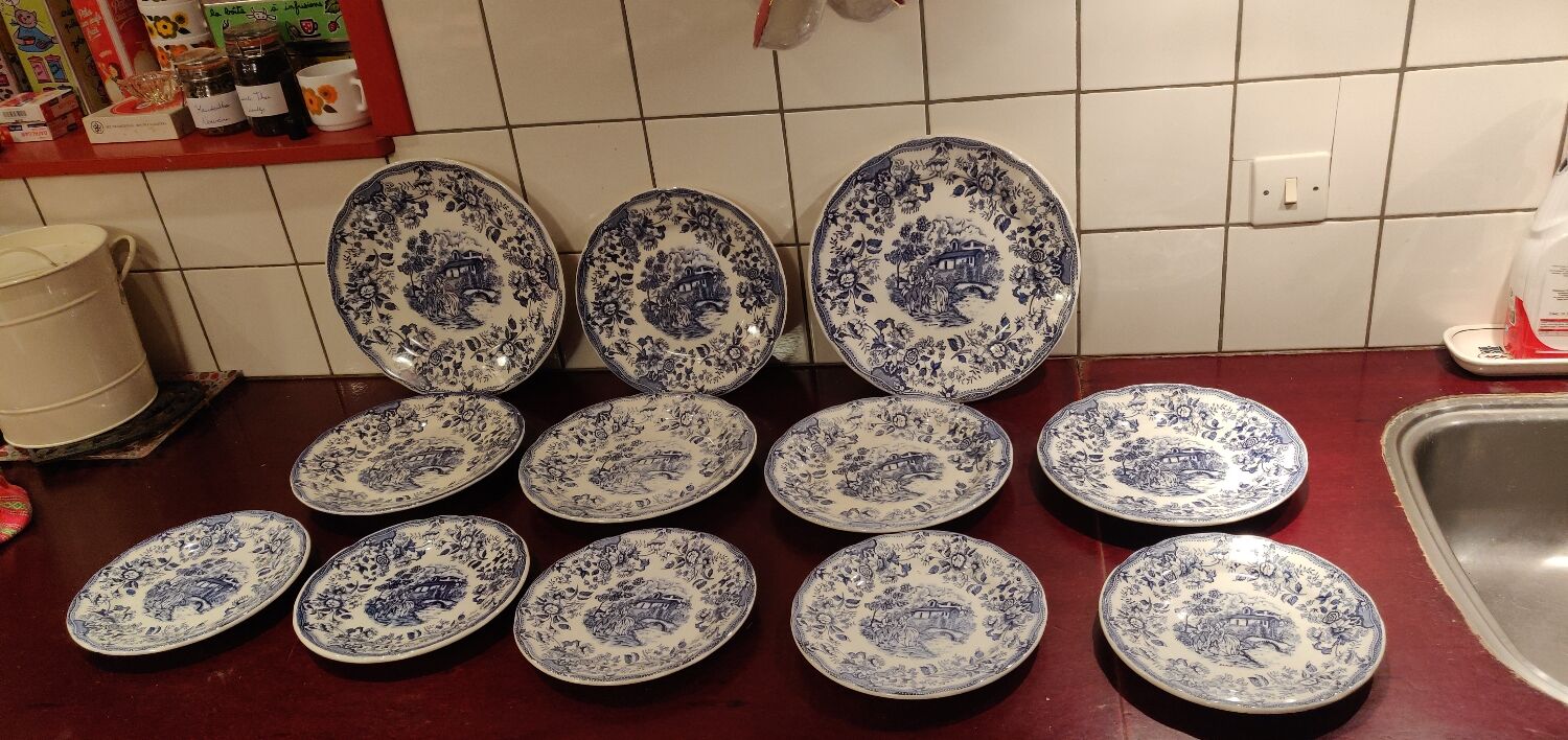 Service of antique Italian ceramic plates Promogros