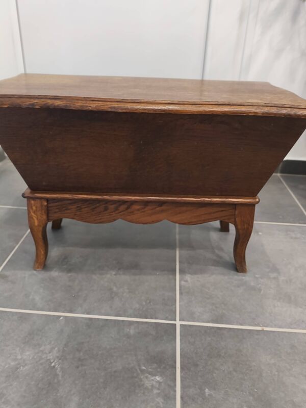 Ancienne travailleuse musicale en bois massif – Style Louis XV