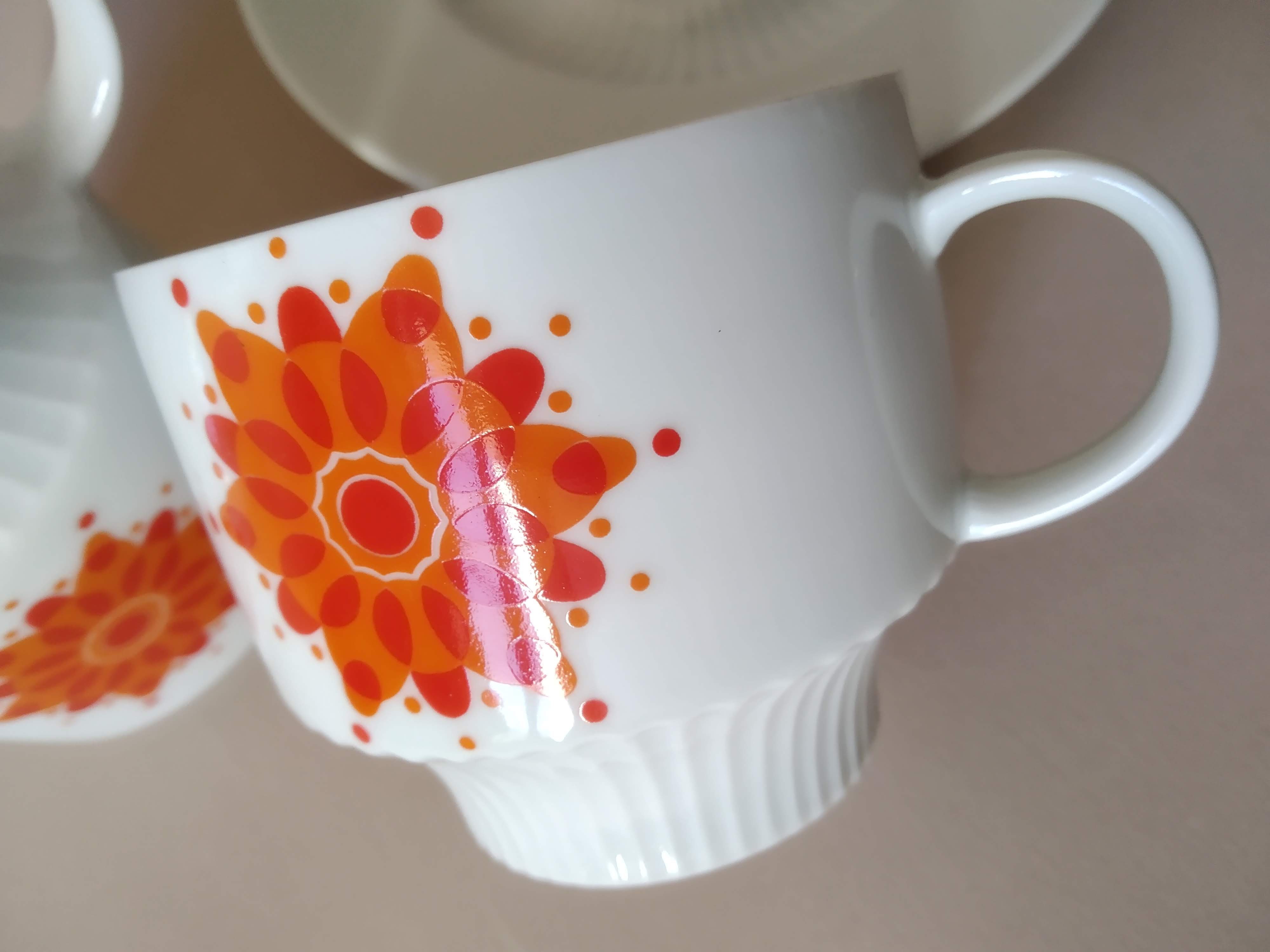 Lot 12 tasses à café et pot à lait en porcelaine Ak Kaiser années 70
