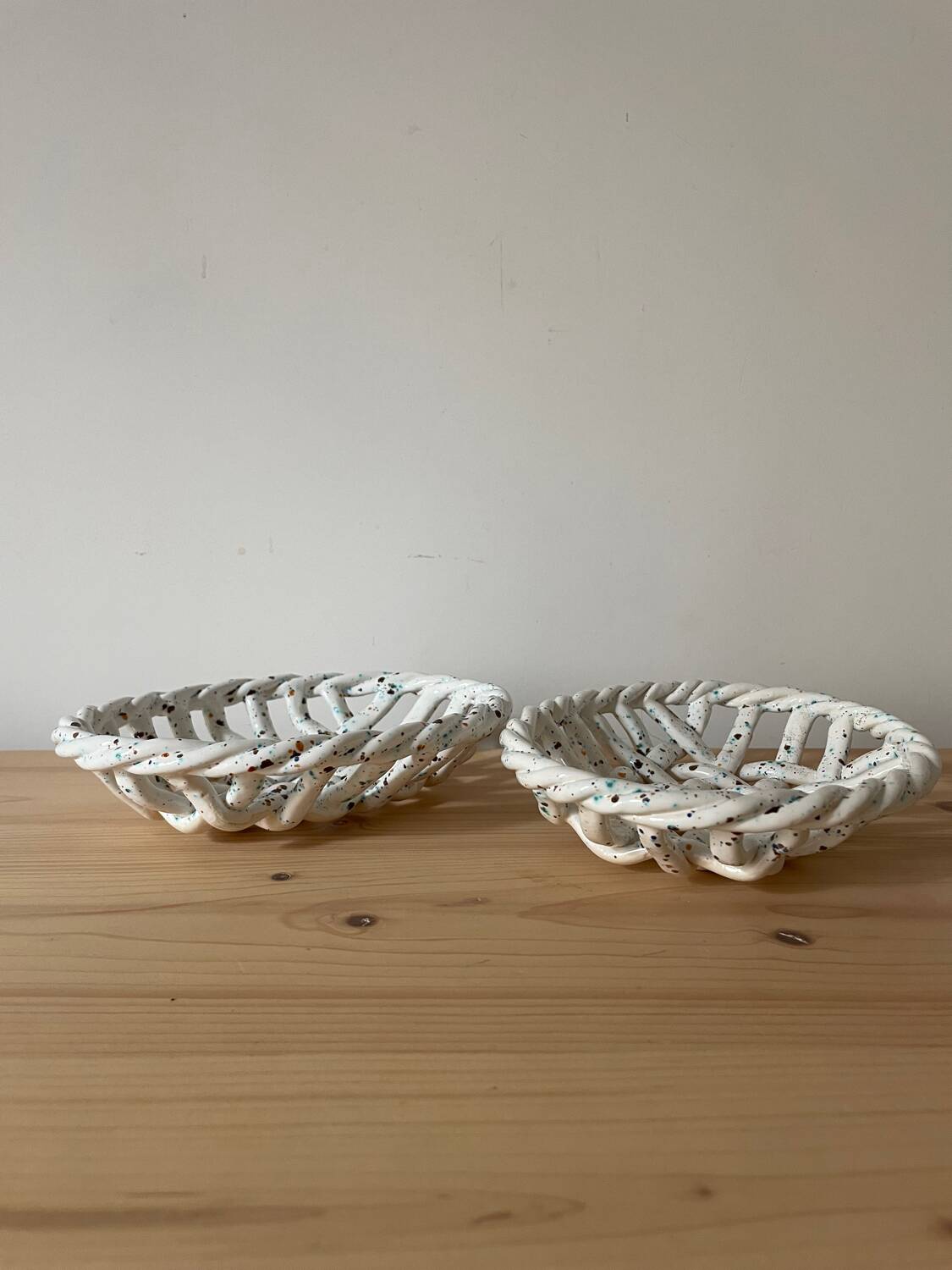 Set of 2 woven ceramic baskets