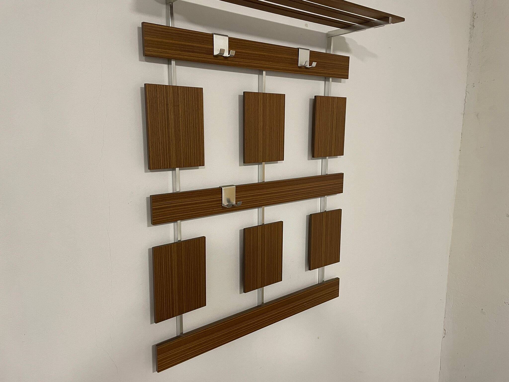 Wall coat rack