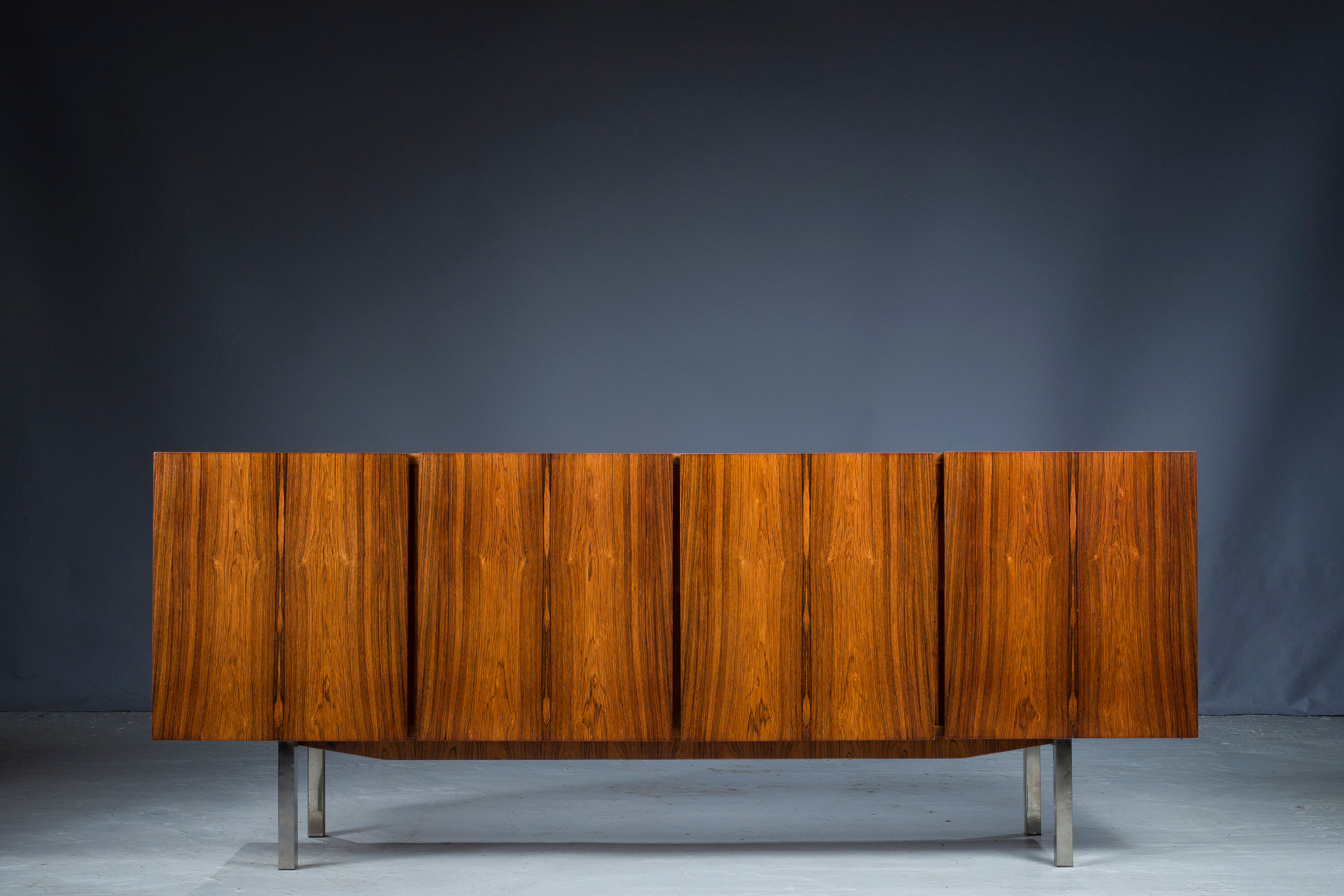 Buffet moderne du milieu du siècle en palissandre, 1970