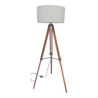 Retro tripod floor lamp with lampshade