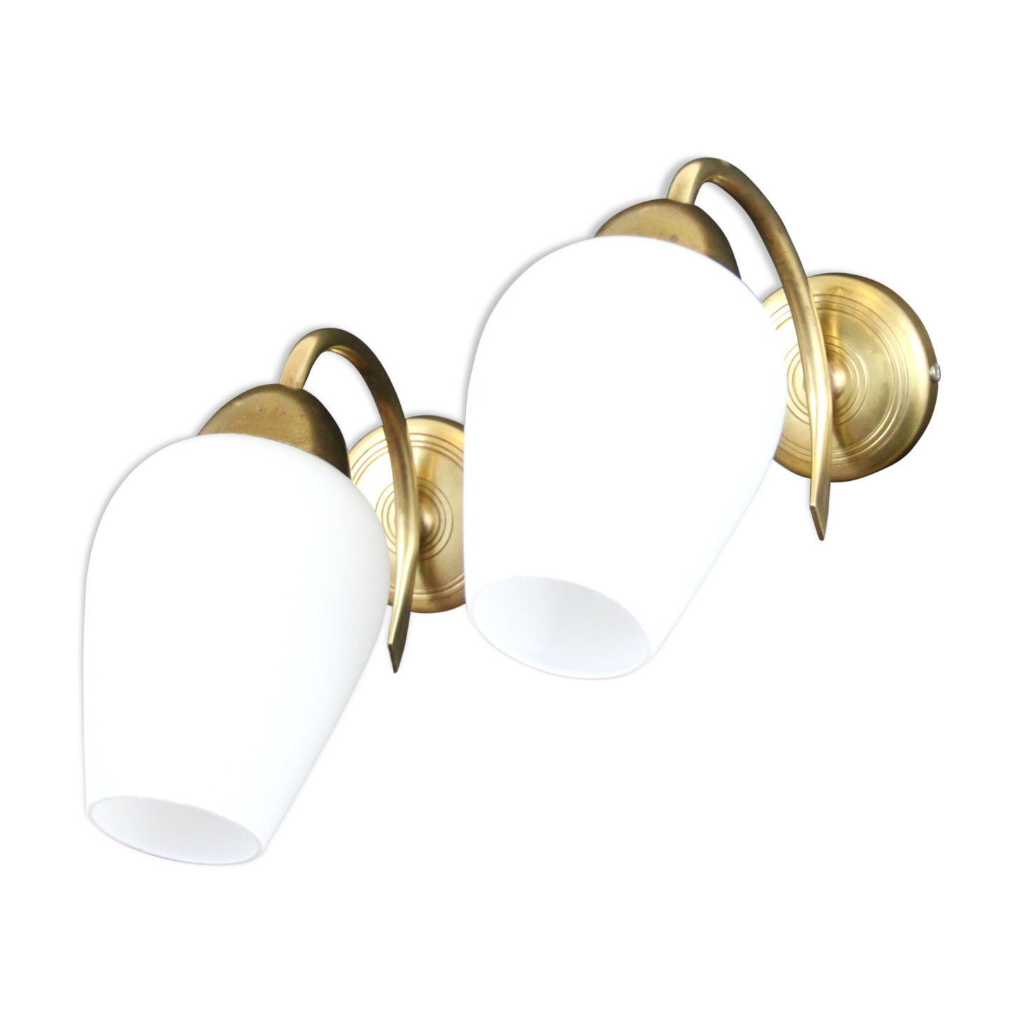 Pair of wall lamp in brass and glass white opaline, vintage