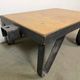 Table basse industrielle noire sur roulettes, années 1960