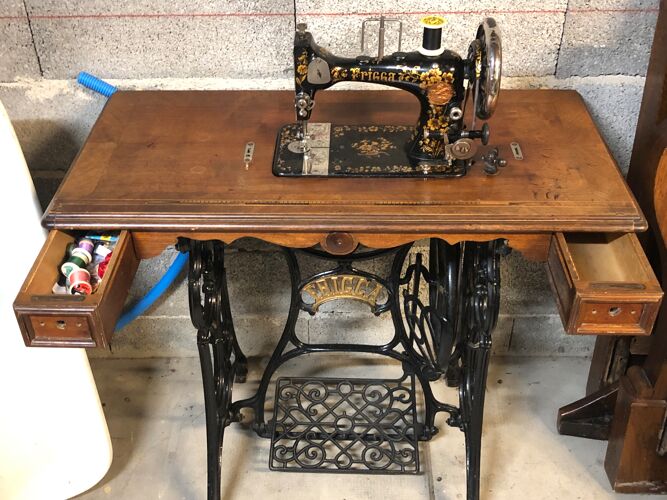 Old frigga sewing machine