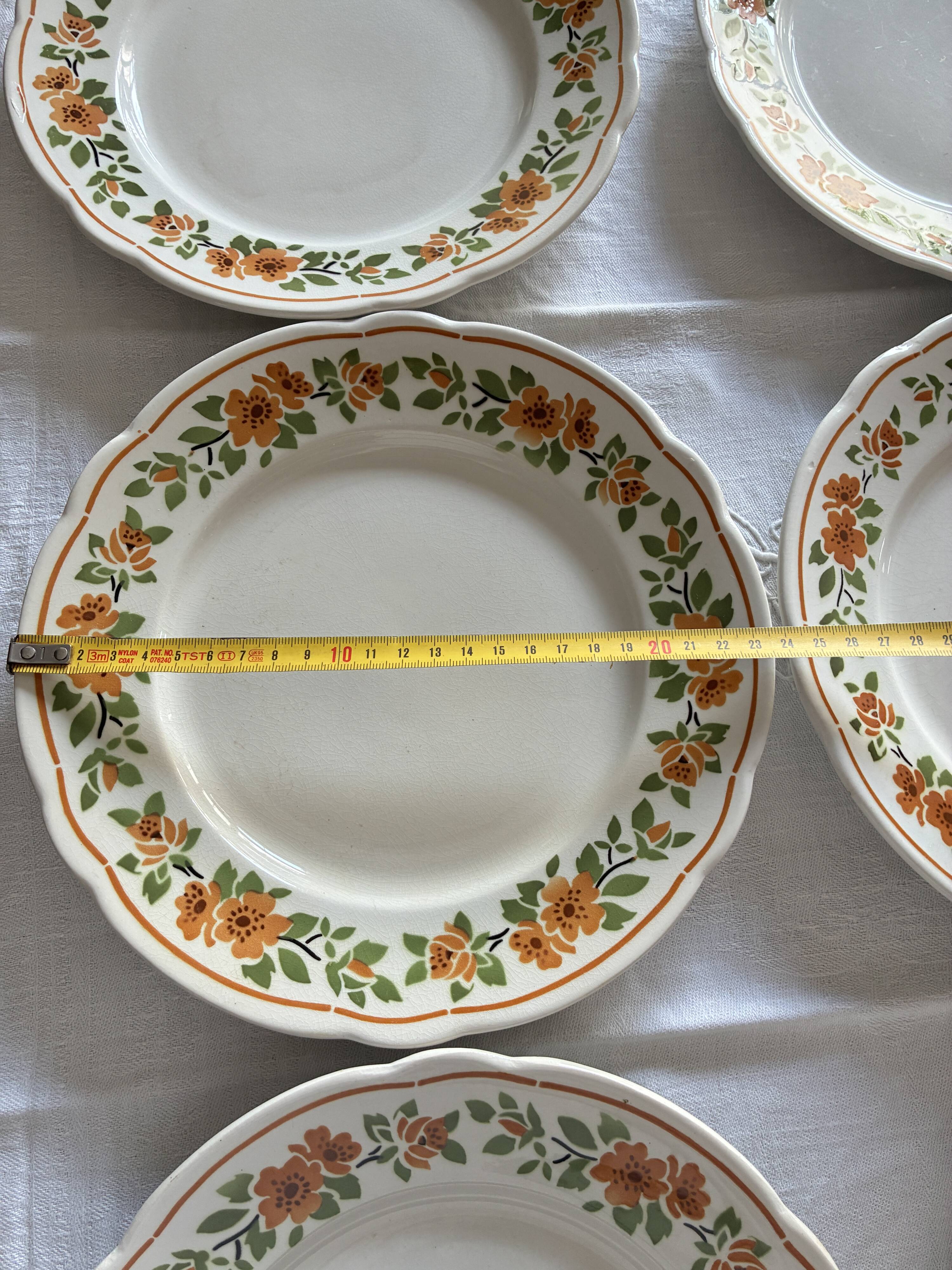Lot 8 assiettes plates fleuries Badonviller