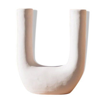 Izza white ceramic vase