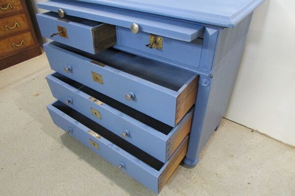 Former desk, dresser presentation