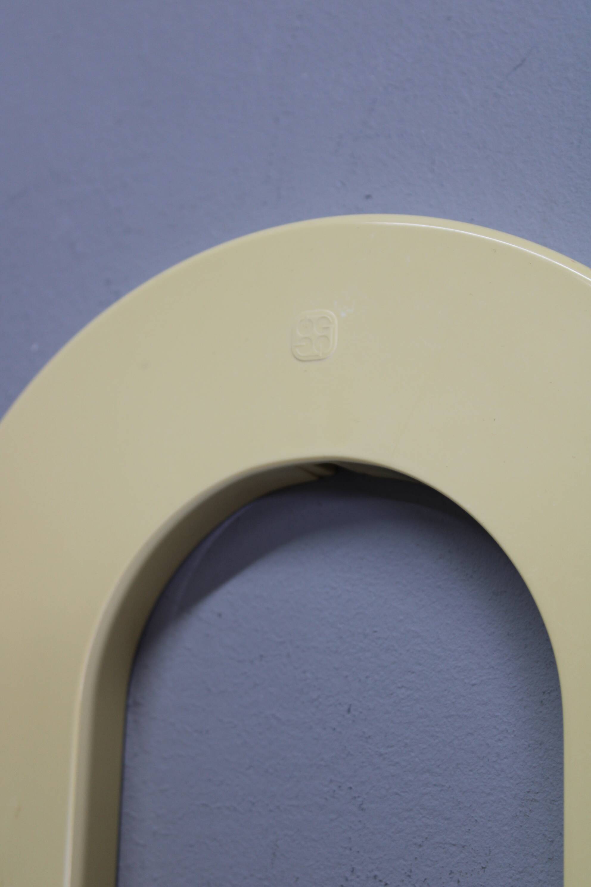 Mid-century Guzzini plastic bathroom shelf, Italy, 1970s