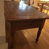 Table maie ancienne en noyer