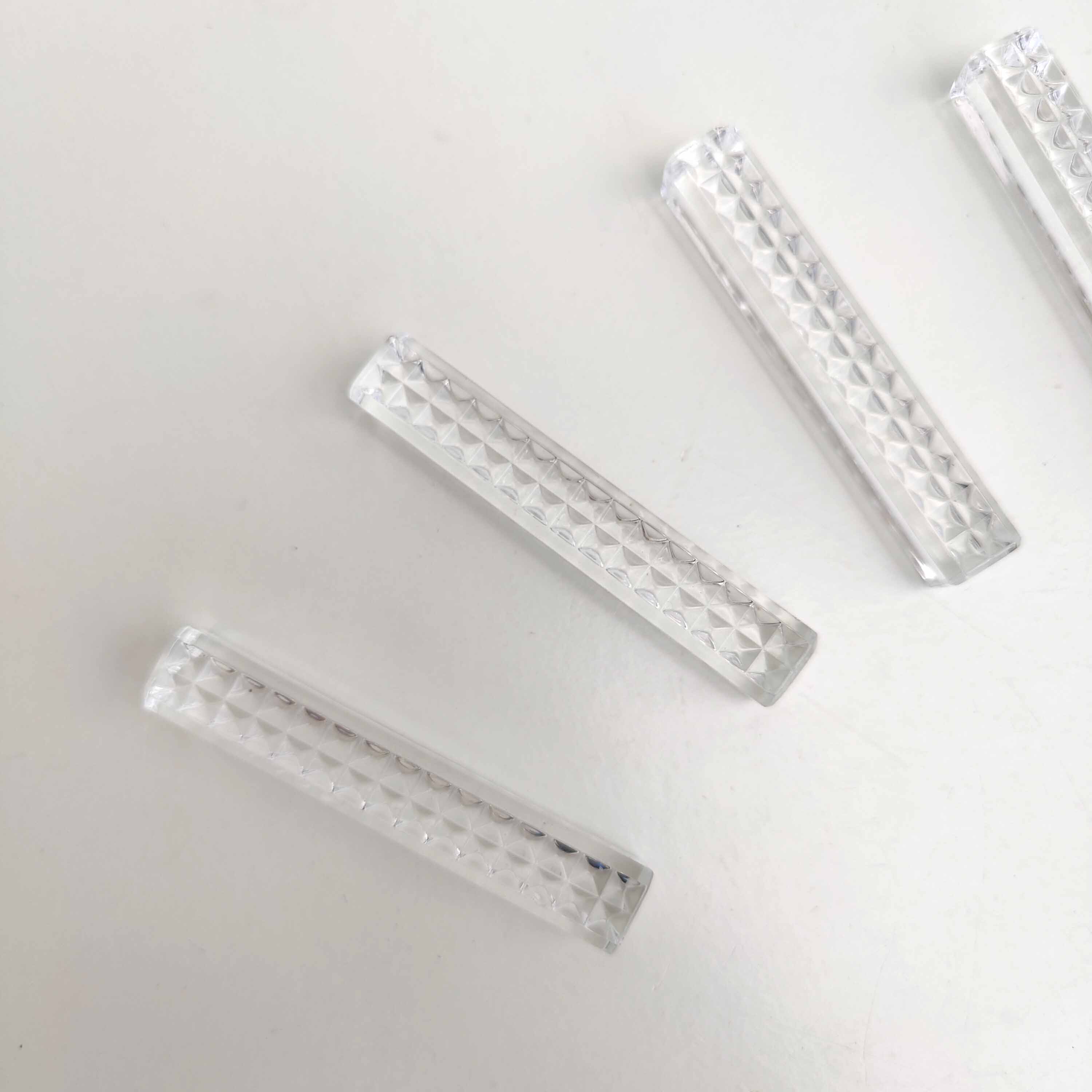 Suite of 6 knife holders in crystal relief gridded