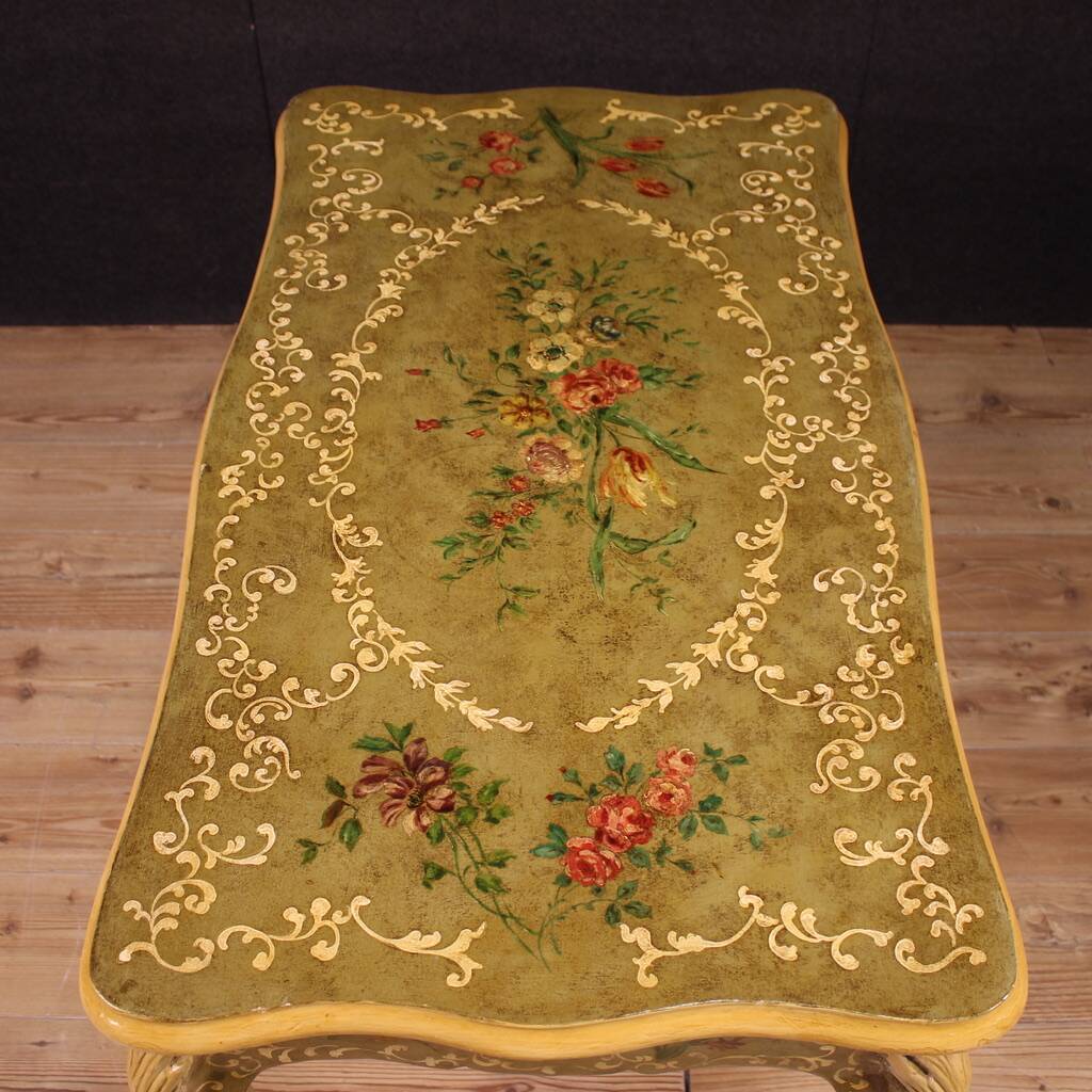 Bureau français laqué et peint, XXe siècle